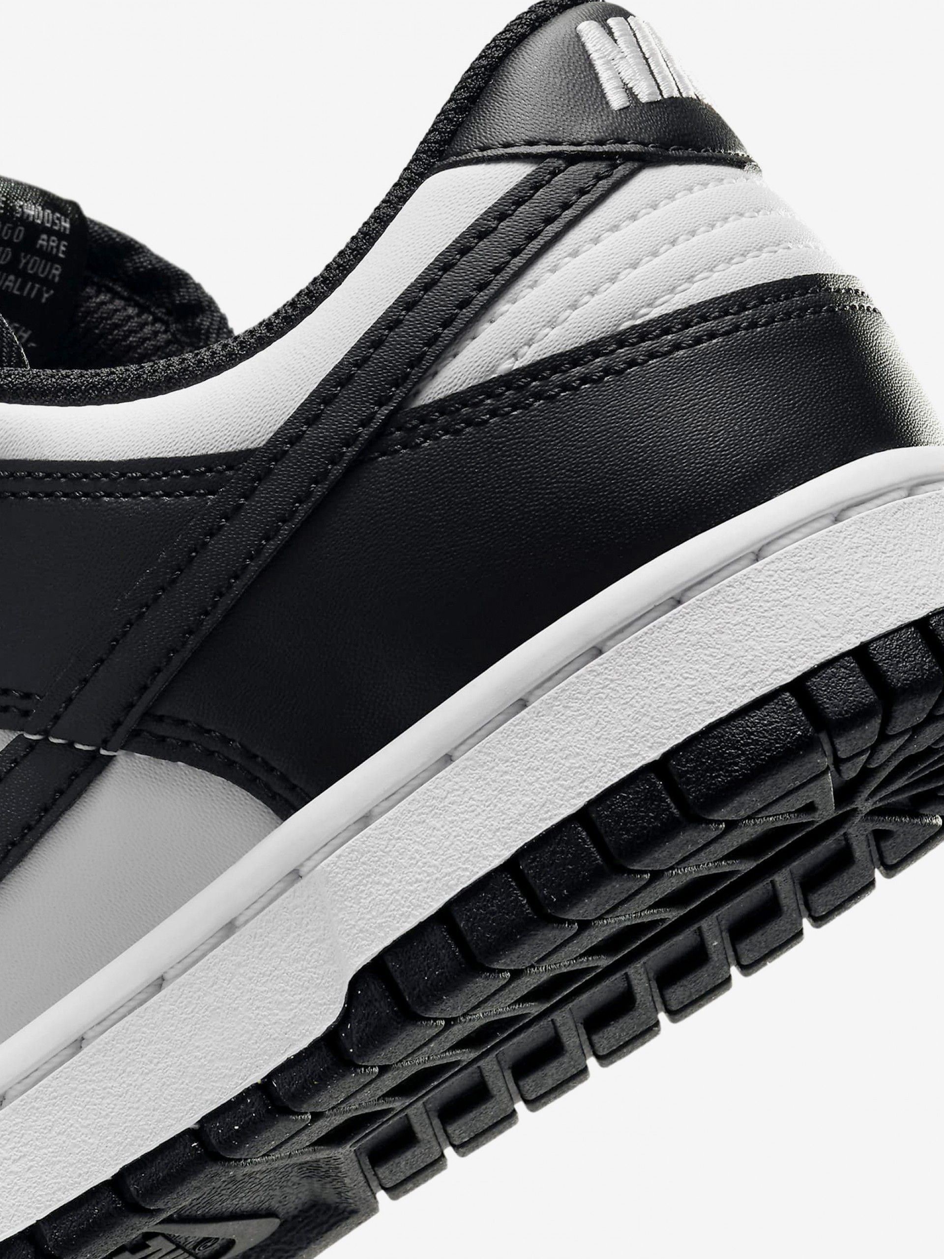 Sapatilhas Nike Dunk Low Next Nature Pretas e Brancas Para Mulher