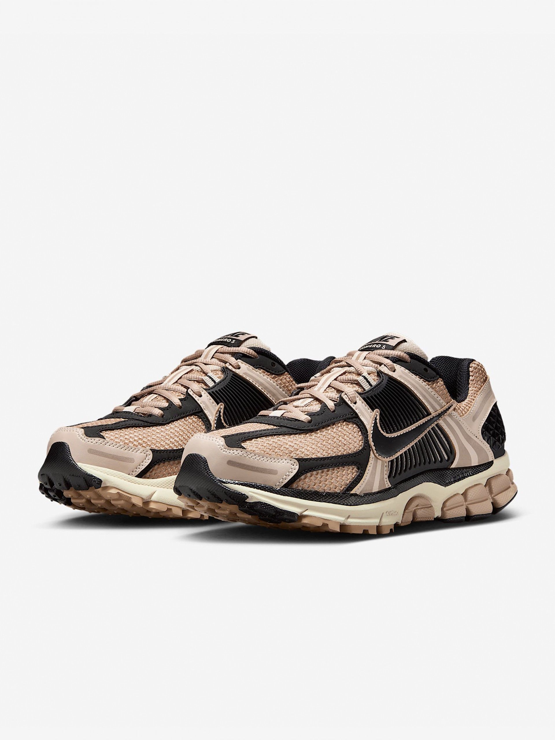 Zapatillas Nike Zoom Vomero 5 Beige y Negras Para Mujer