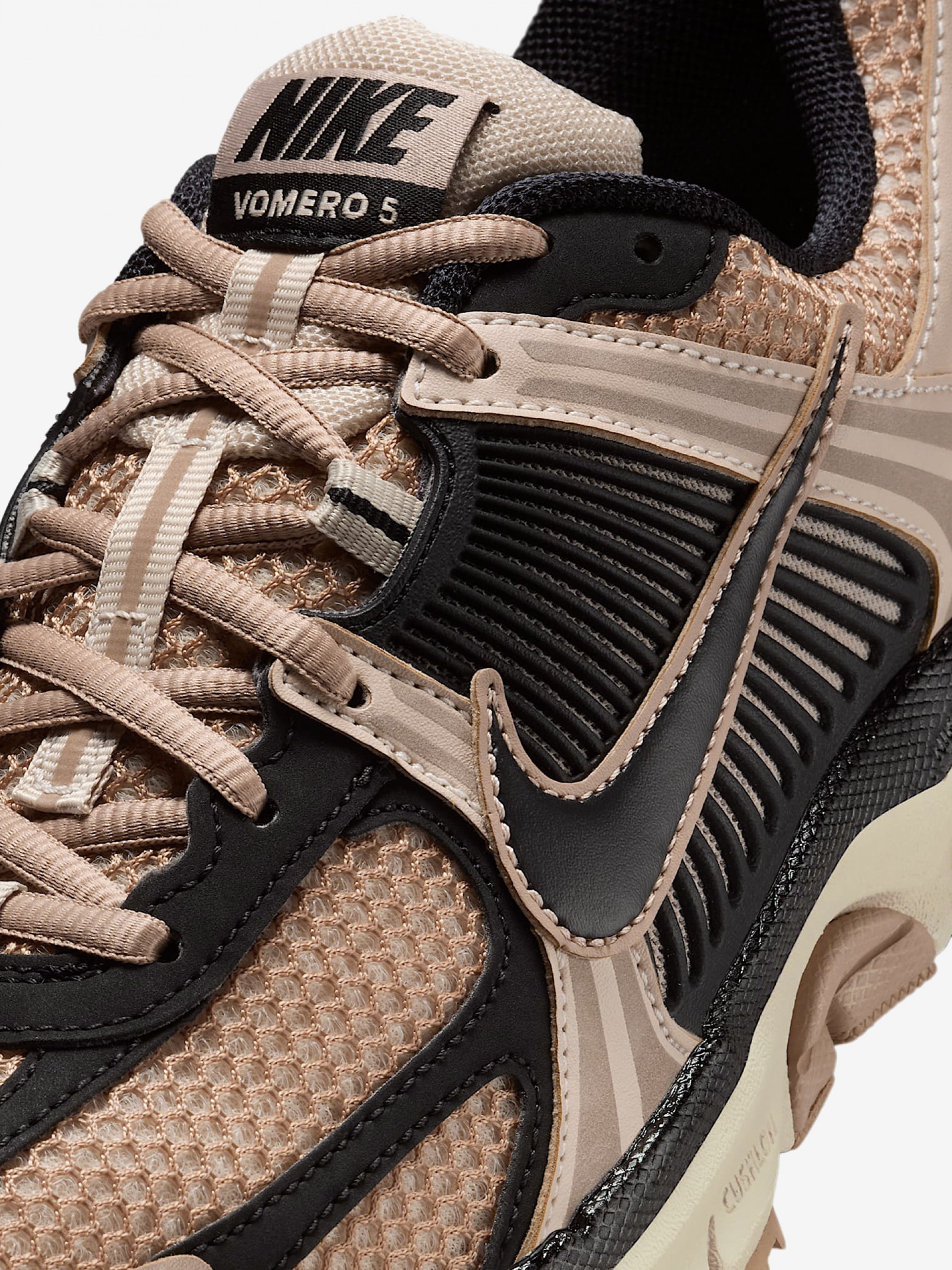 Zapatillas Nike Zoom Vomero 5 Beige y Negras Para Mujer