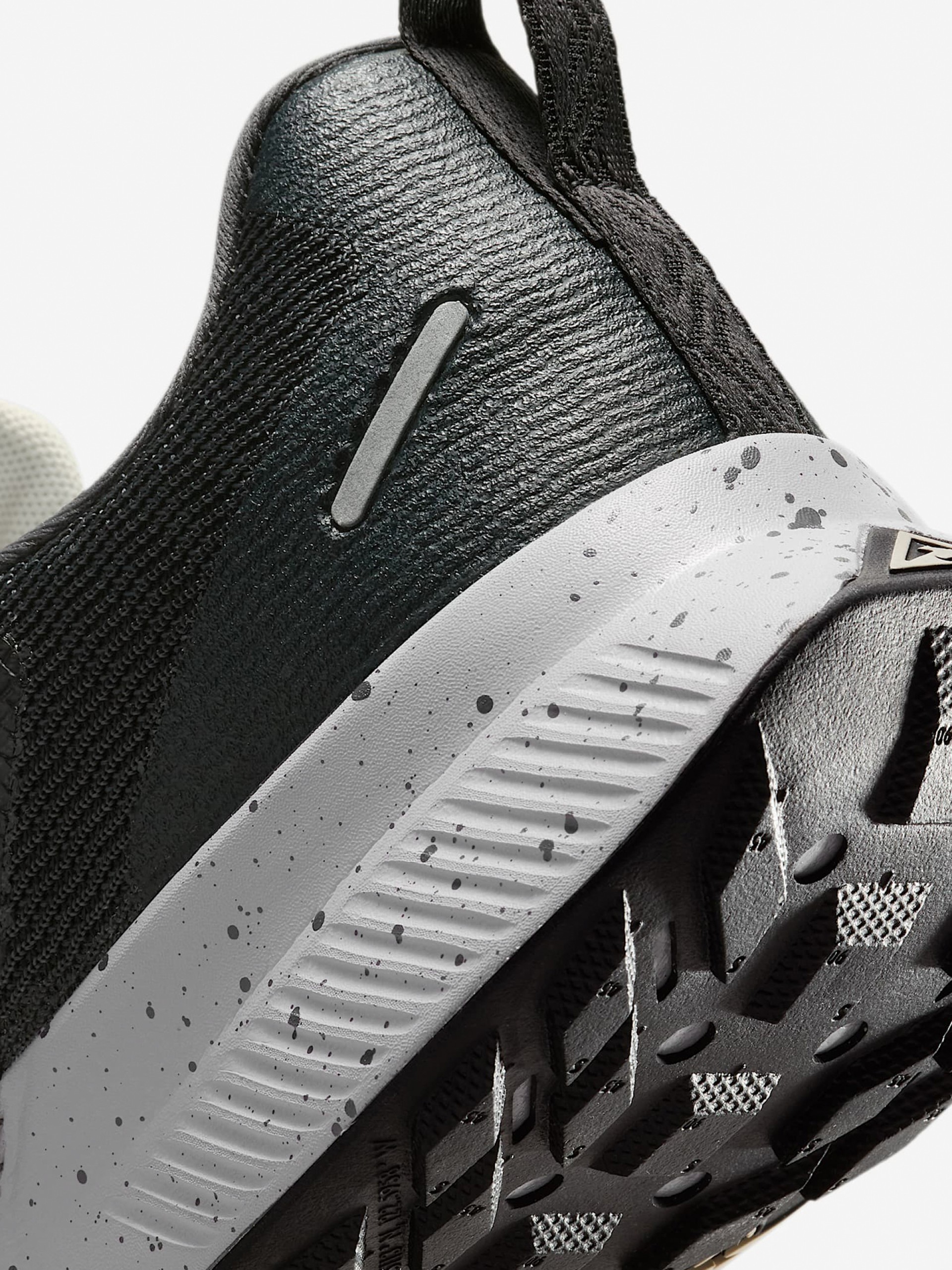 Nike Juniper Trail 3 Grey Trail Trainers For Men