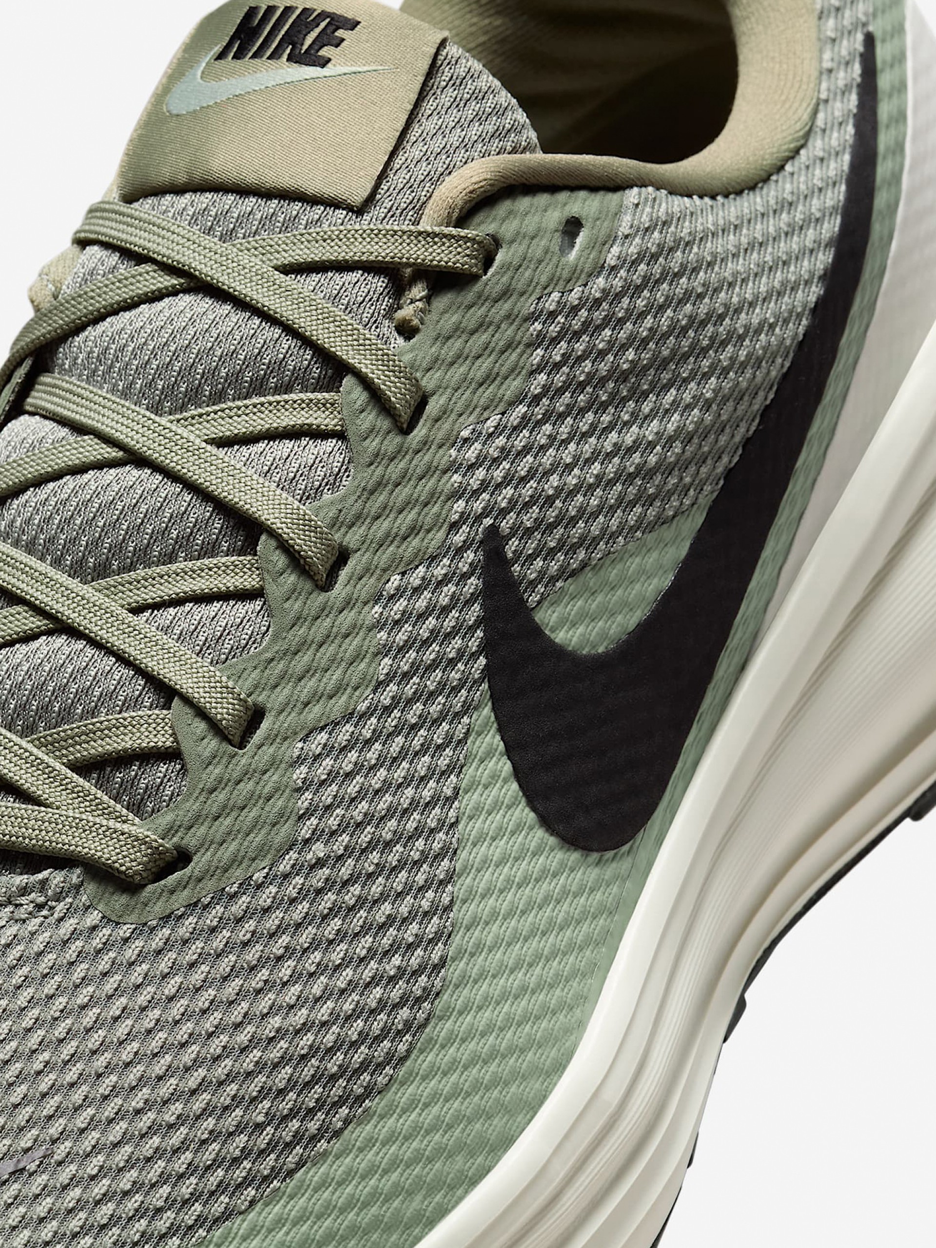 Nike Revolution 8 Green Running Trainers For Men