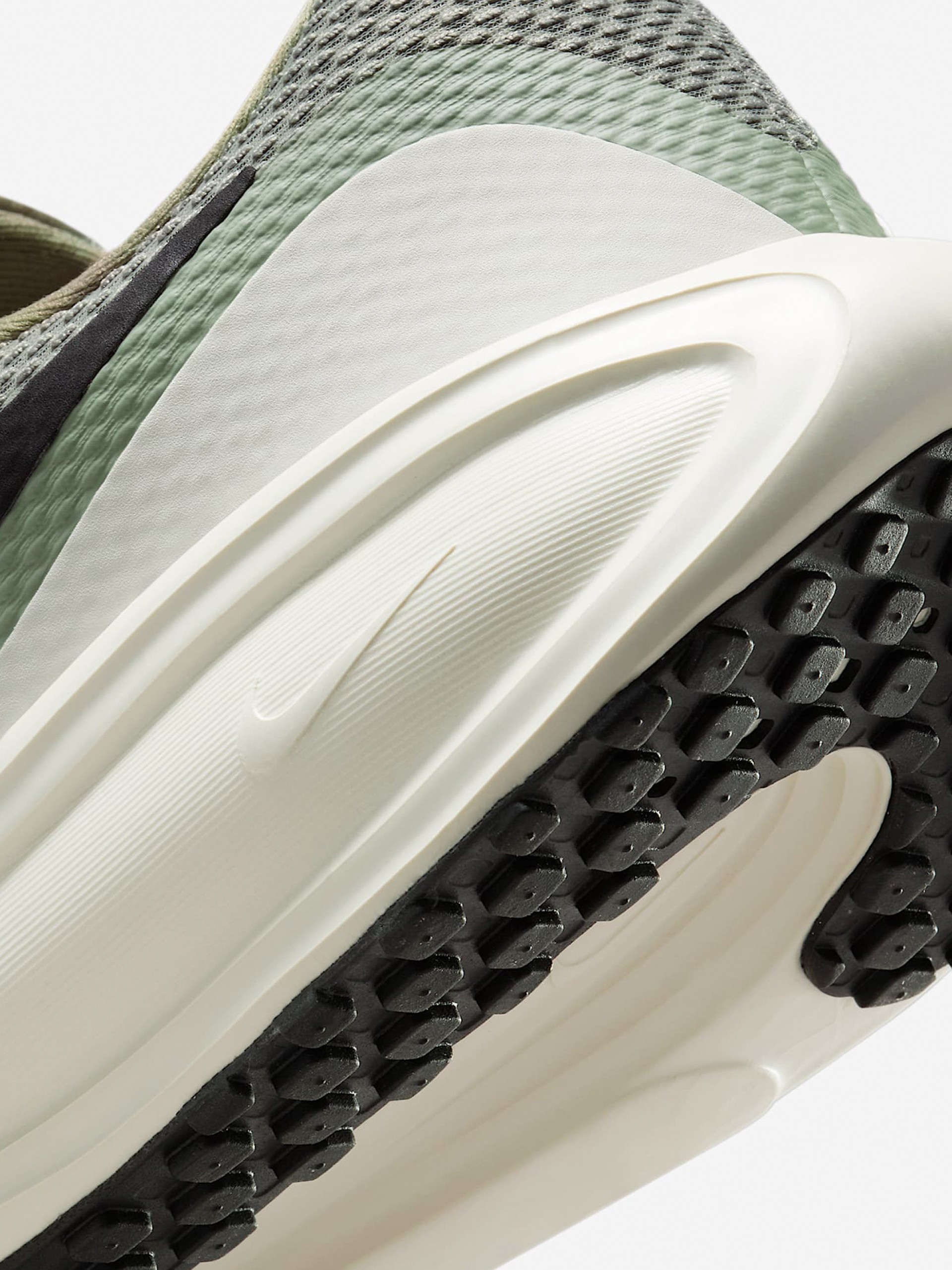 Nike Revolution 8 Green Running Trainers For Men