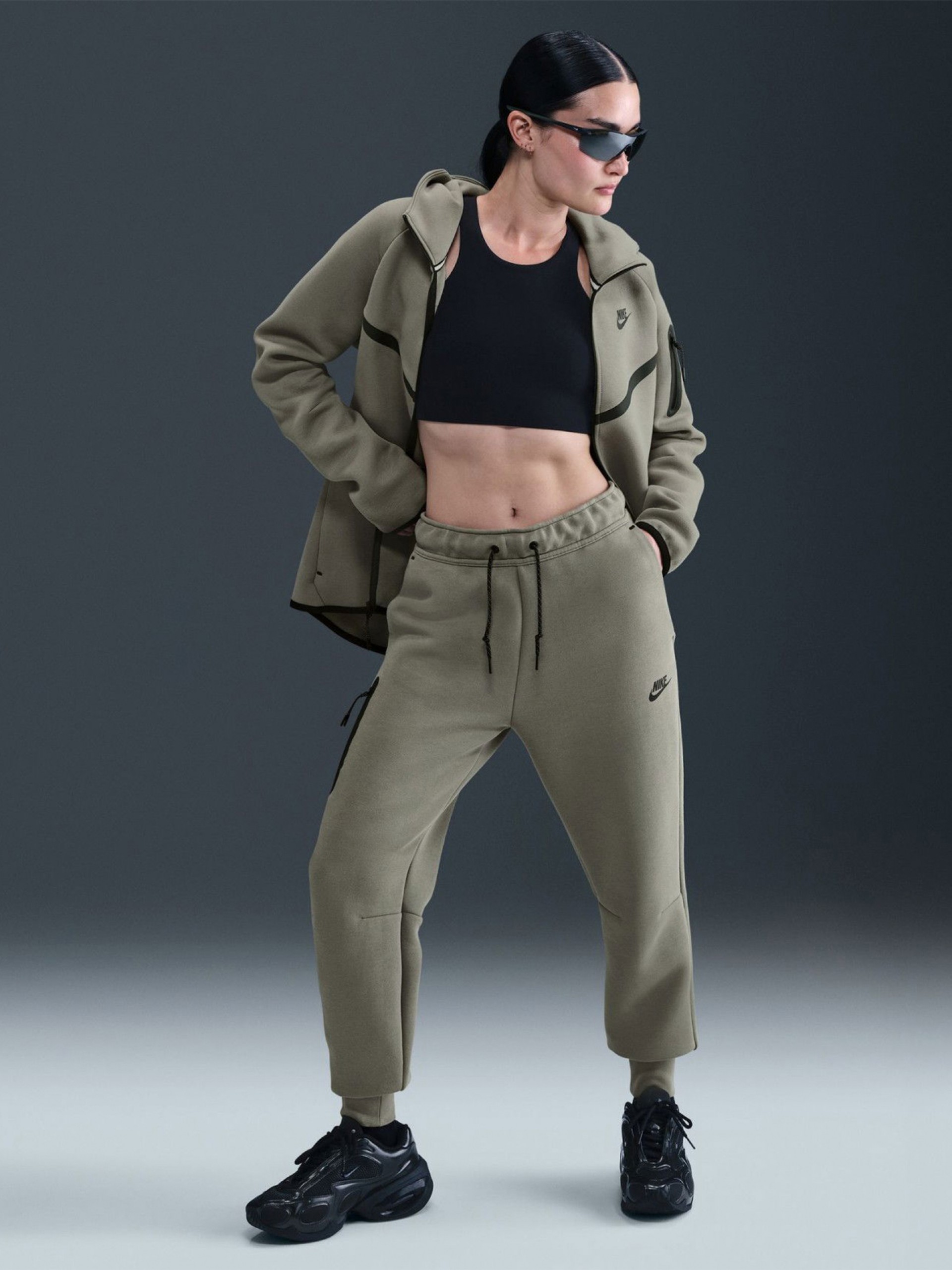 Nike Sportswear Tech Fleece Mid-Rise Green Trousers For Women