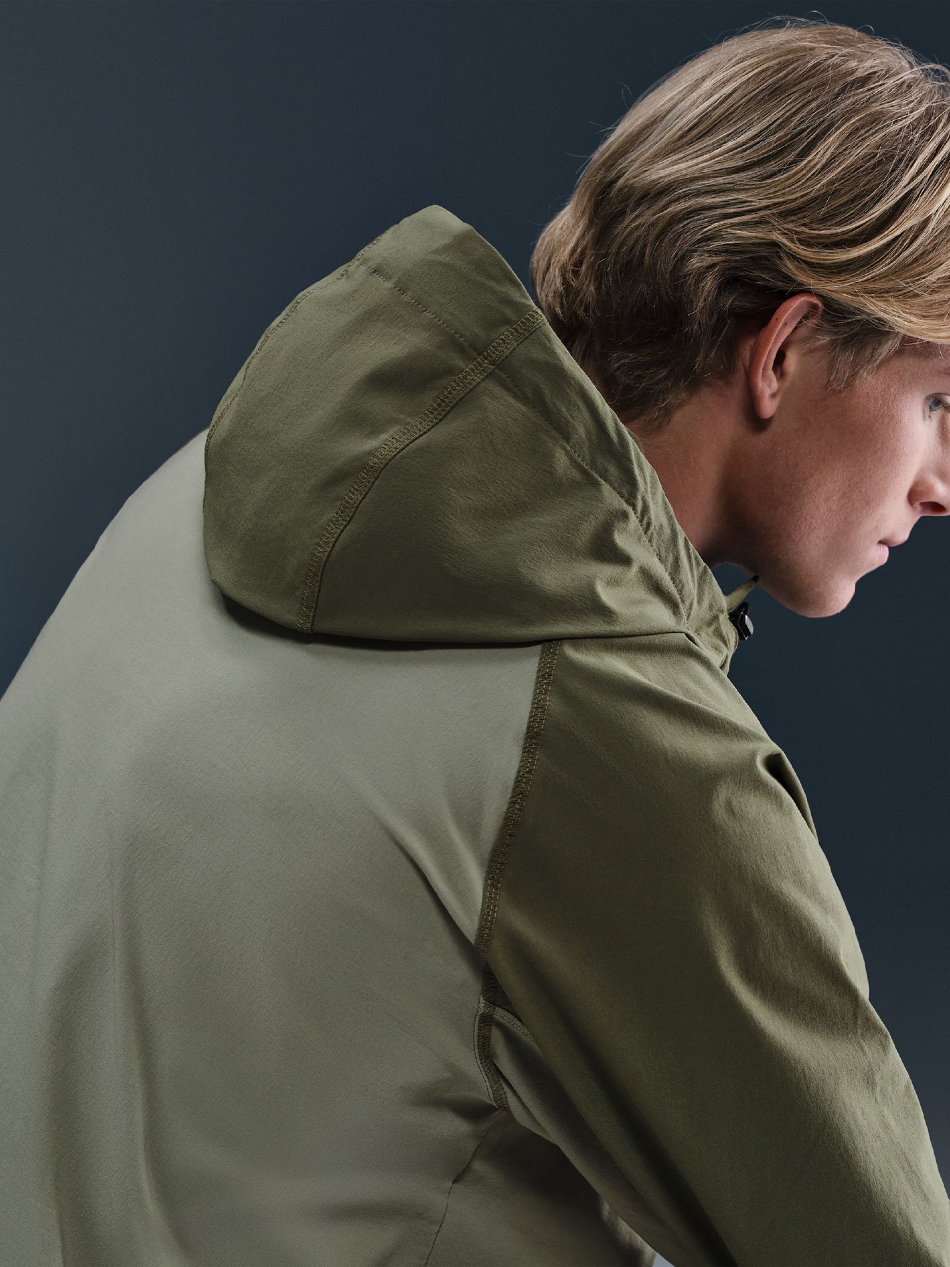 Chaqueta Cortavientos con Capucha Nike Tech Woven Verde Para Hombre