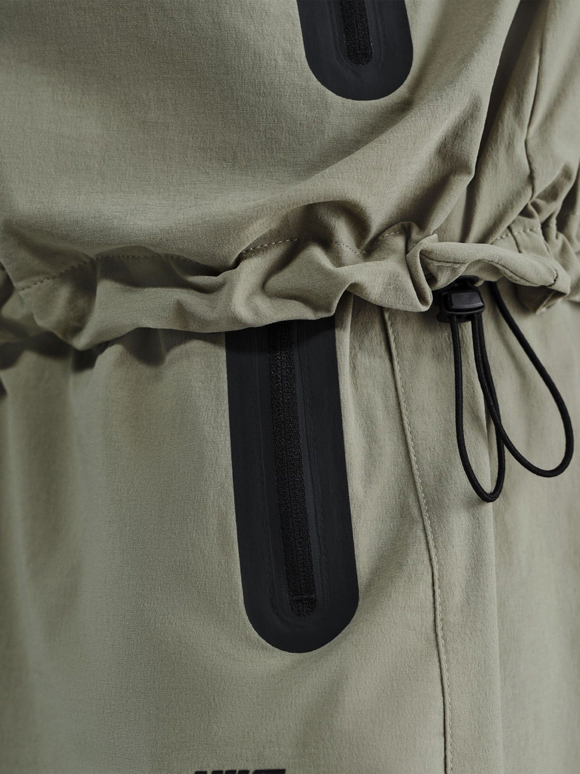 Chaqueta Cortavientos con Capucha Nike Tech Woven Verde Para Hombre