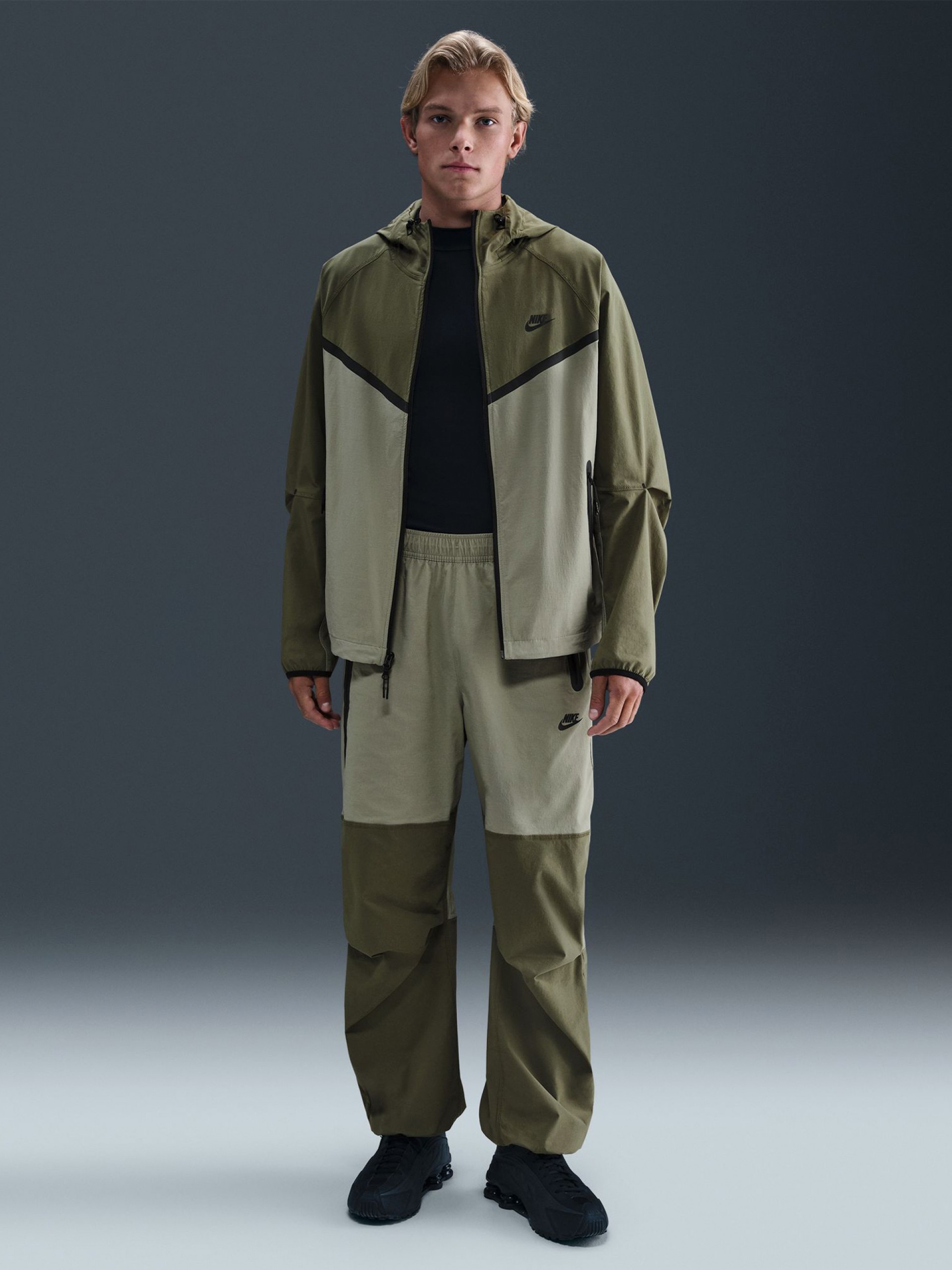 Chaqueta Cortavientos con Capucha Nike Tech Woven Verde Para Hombre