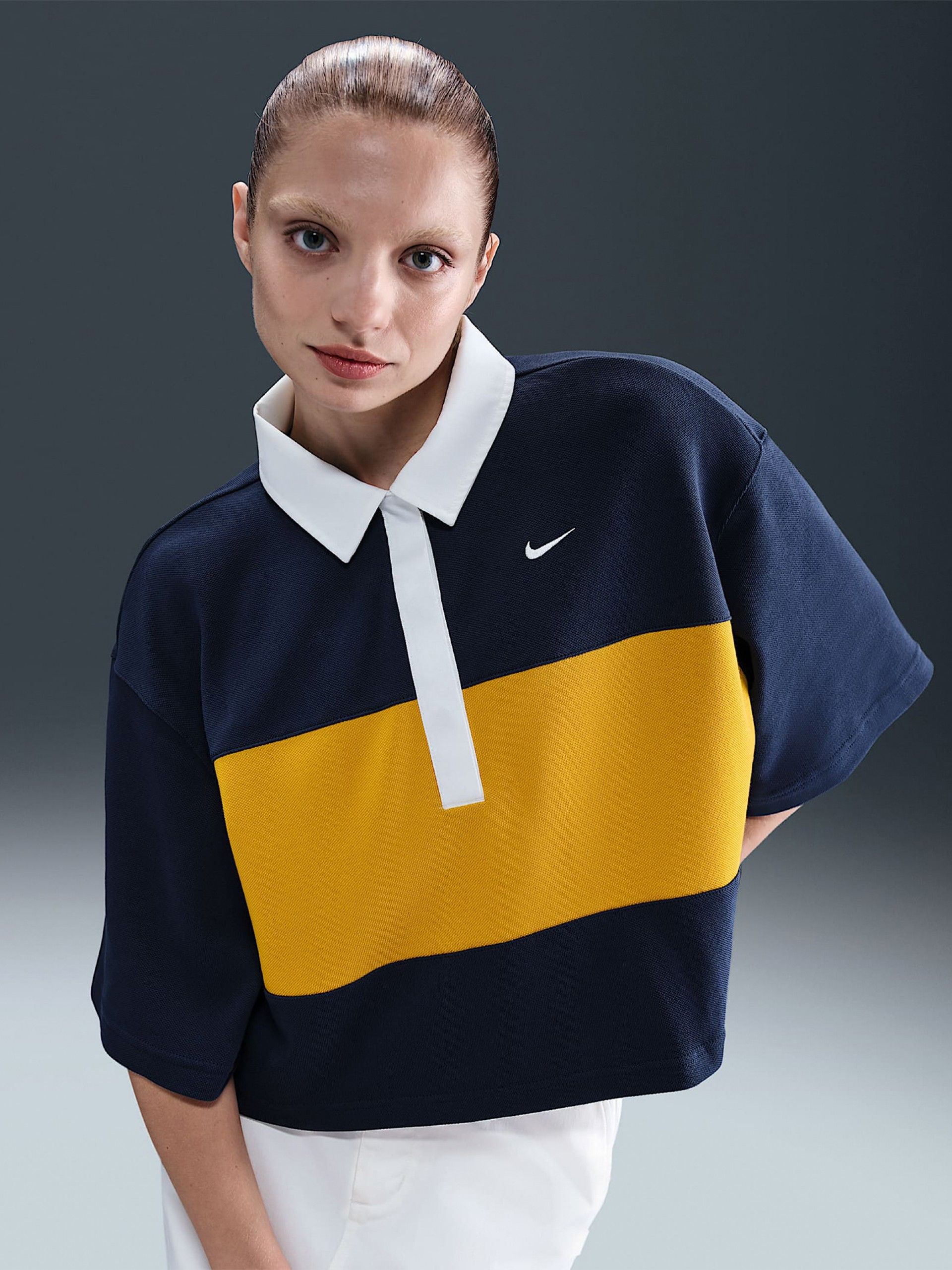 Polo Nike Sportswear Oversized Azul y Amarillo Para Mujer