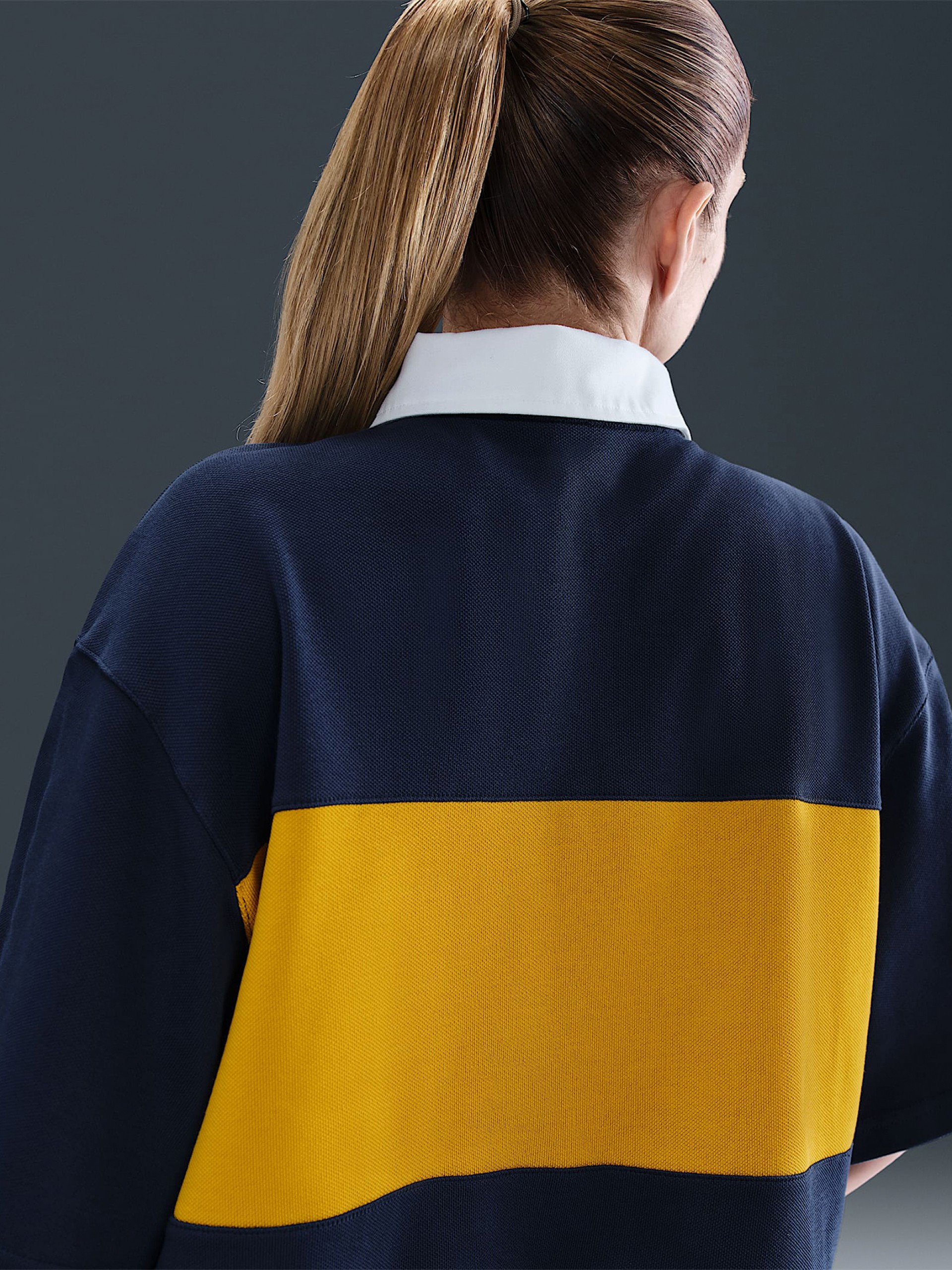 Polo Nike Sportswear Oversized Azul y Amarillo Para Mujer