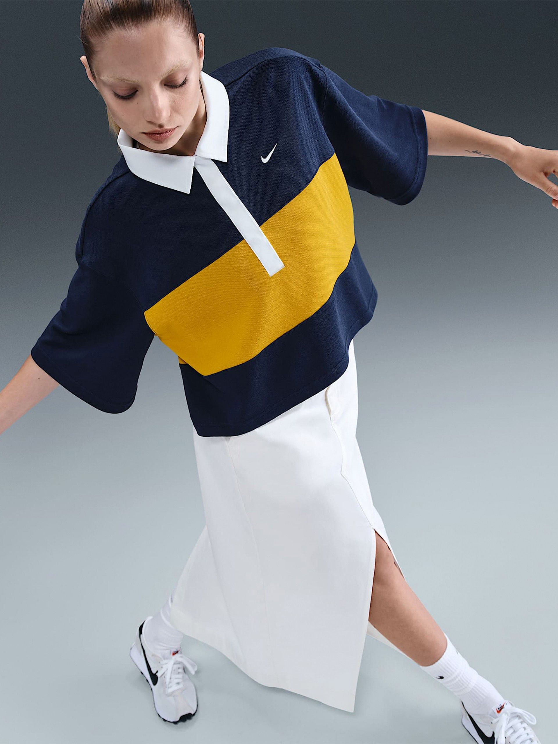 Polo Nike Sportswear Oversized Azul y Amarillo Para Mujer