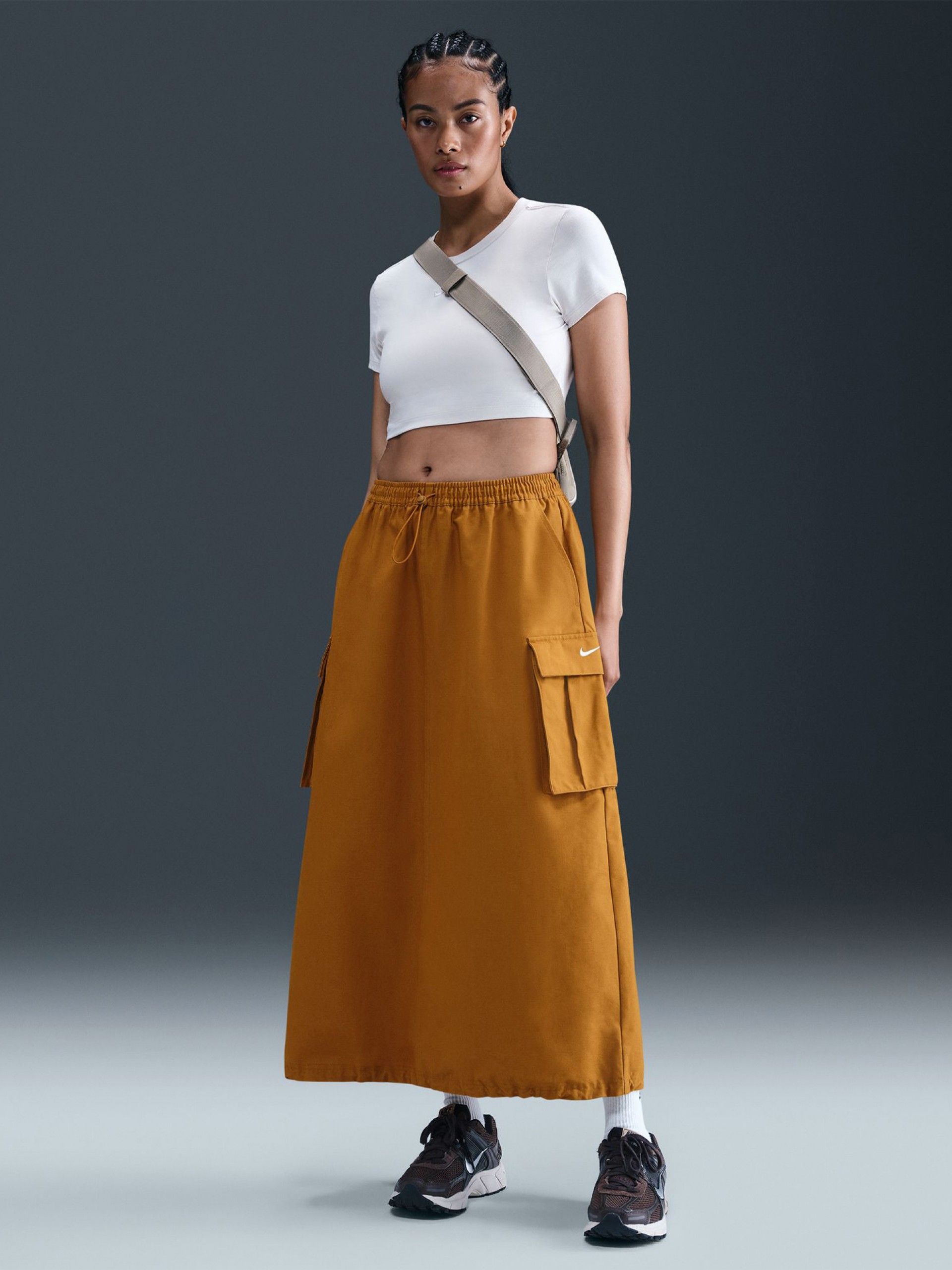 Saia Midi Nike Sportswear Loose Cargo Camel Para Mulher