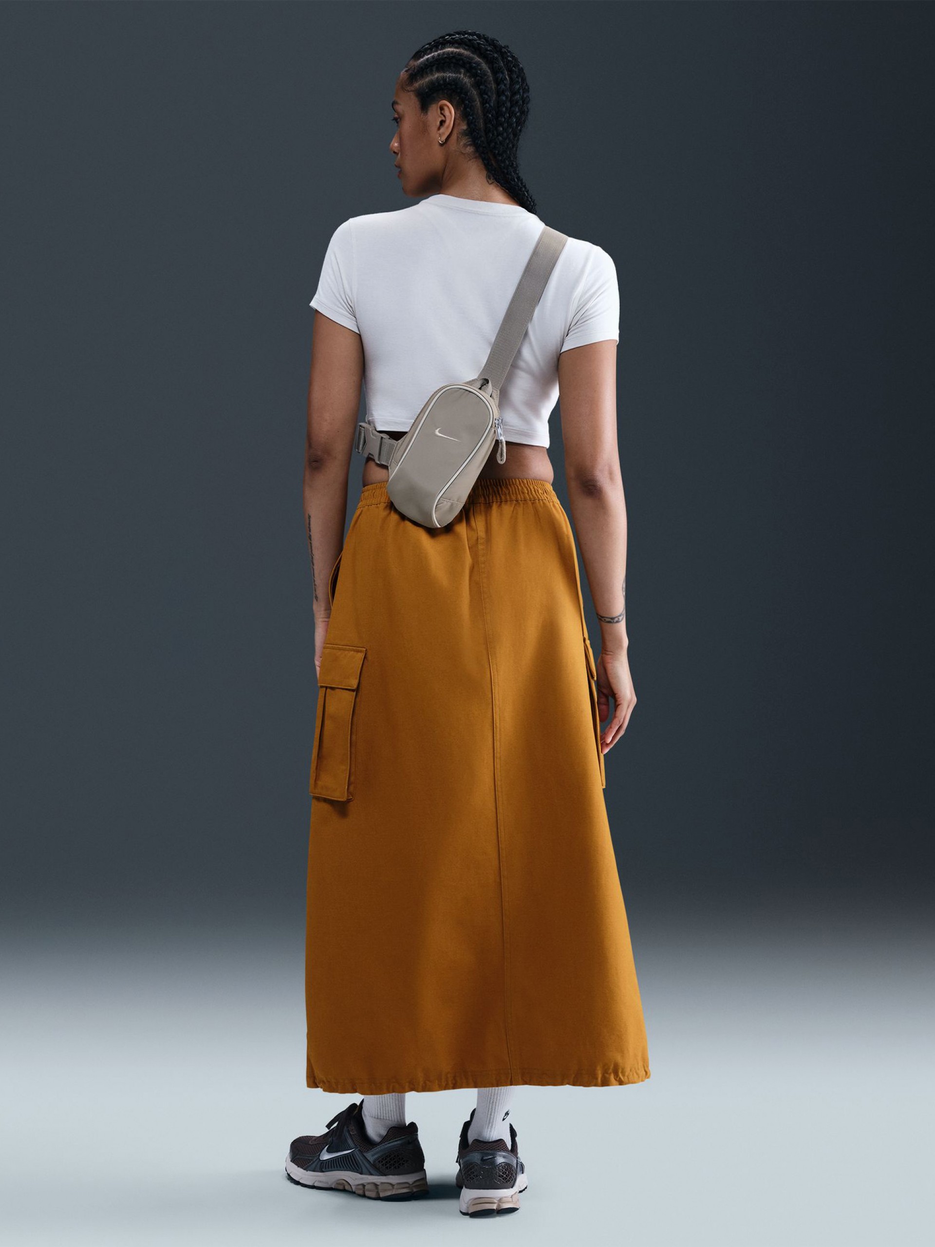 Saia Midi Nike Sportswear Loose Cargo Camel Para Mulher