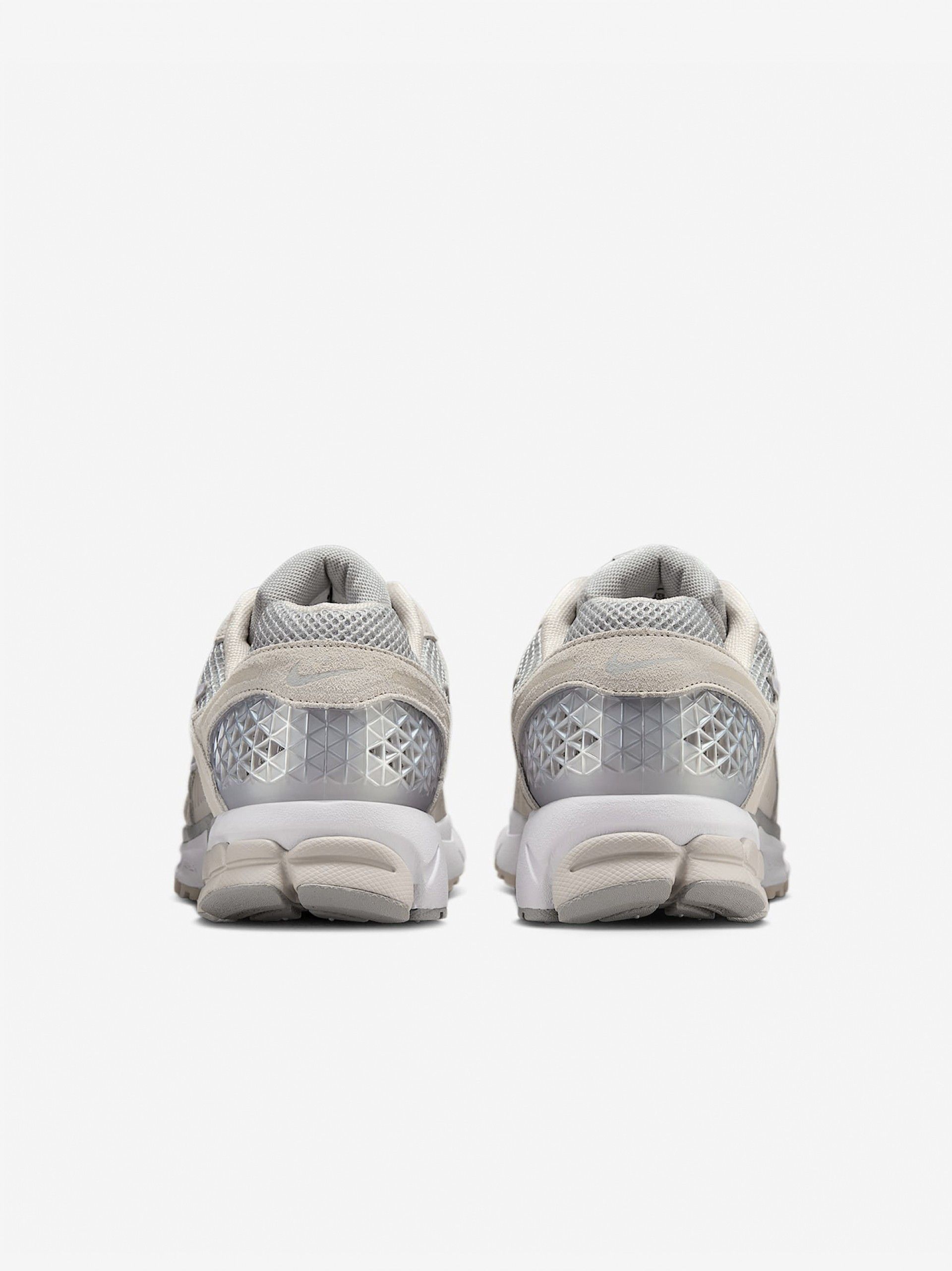 Zapatillas Nike Zoom Vomero 5 Grises y Beige Para Hombre