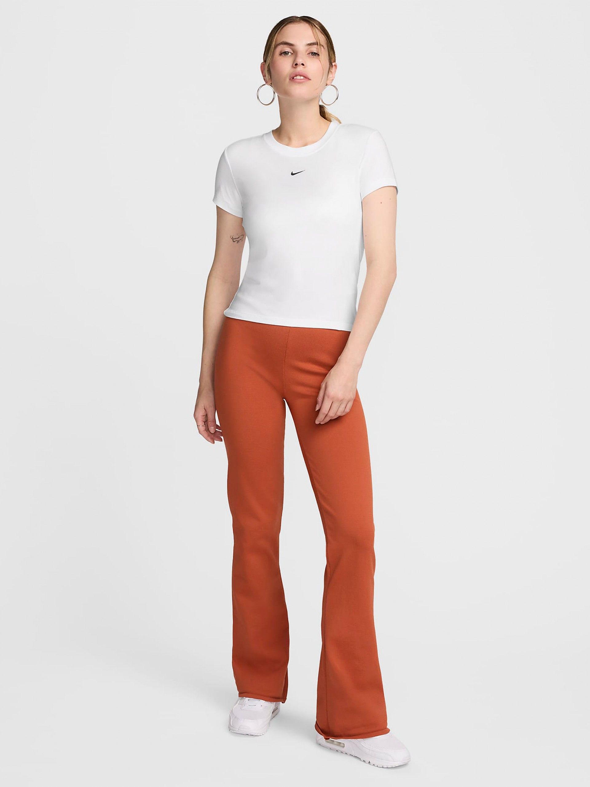 Camiseta Nike Sportswear Chill Knit Blanca Para Mujer