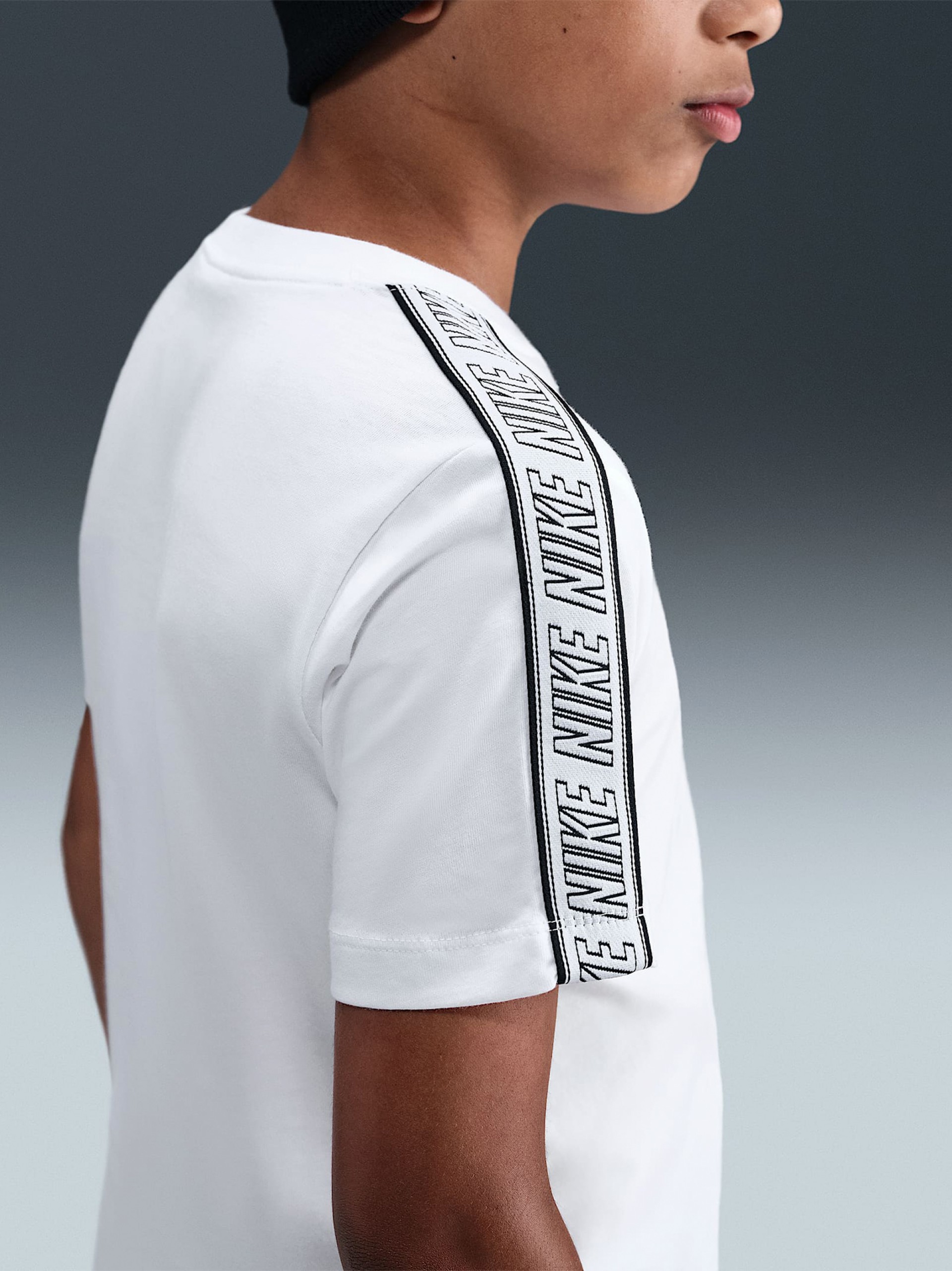Camiseta Nike Sportswear Júnior Blanca