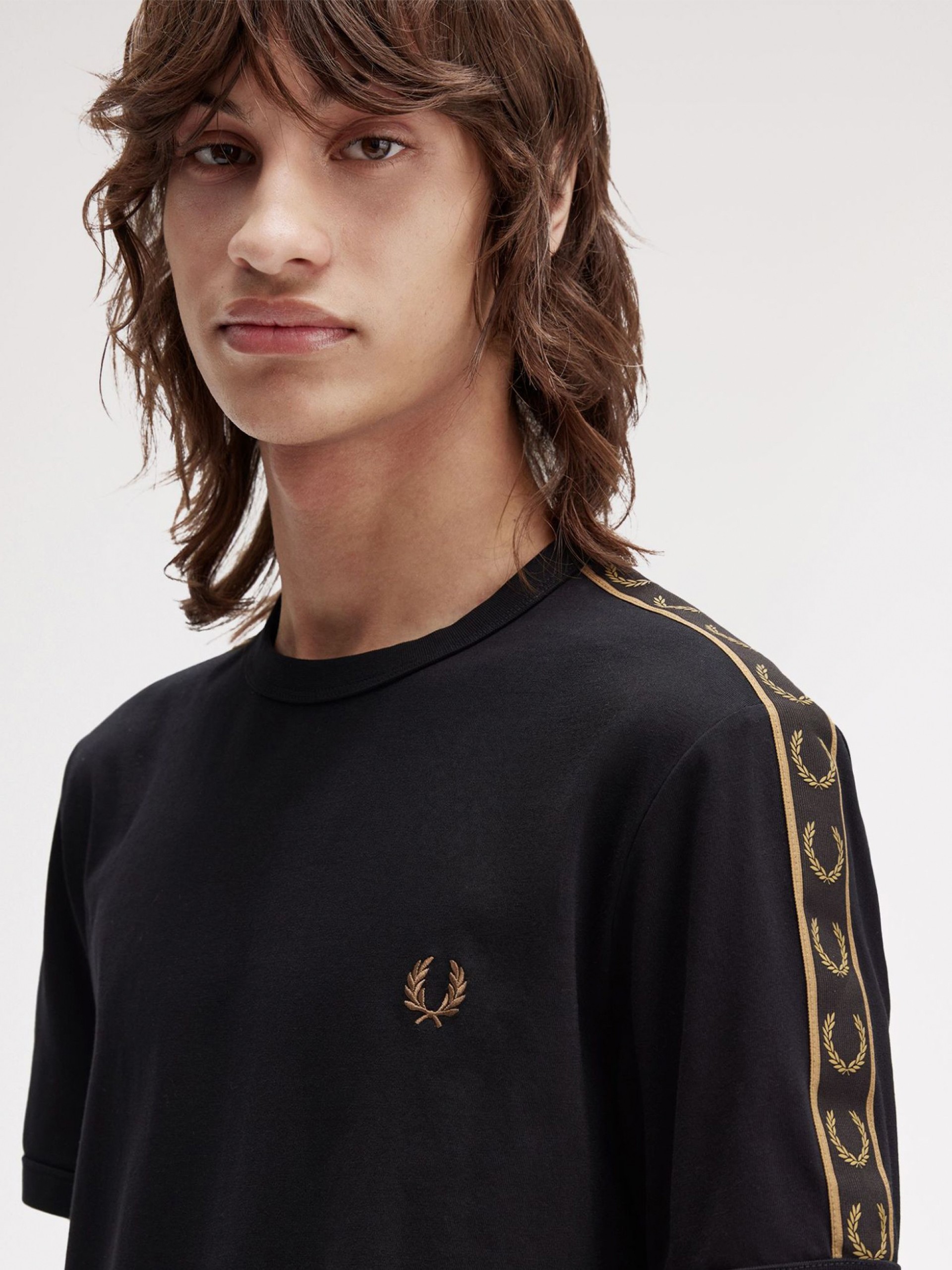 T-shirt Fred Perry Contrast Tape Ringer Preta e Dourada