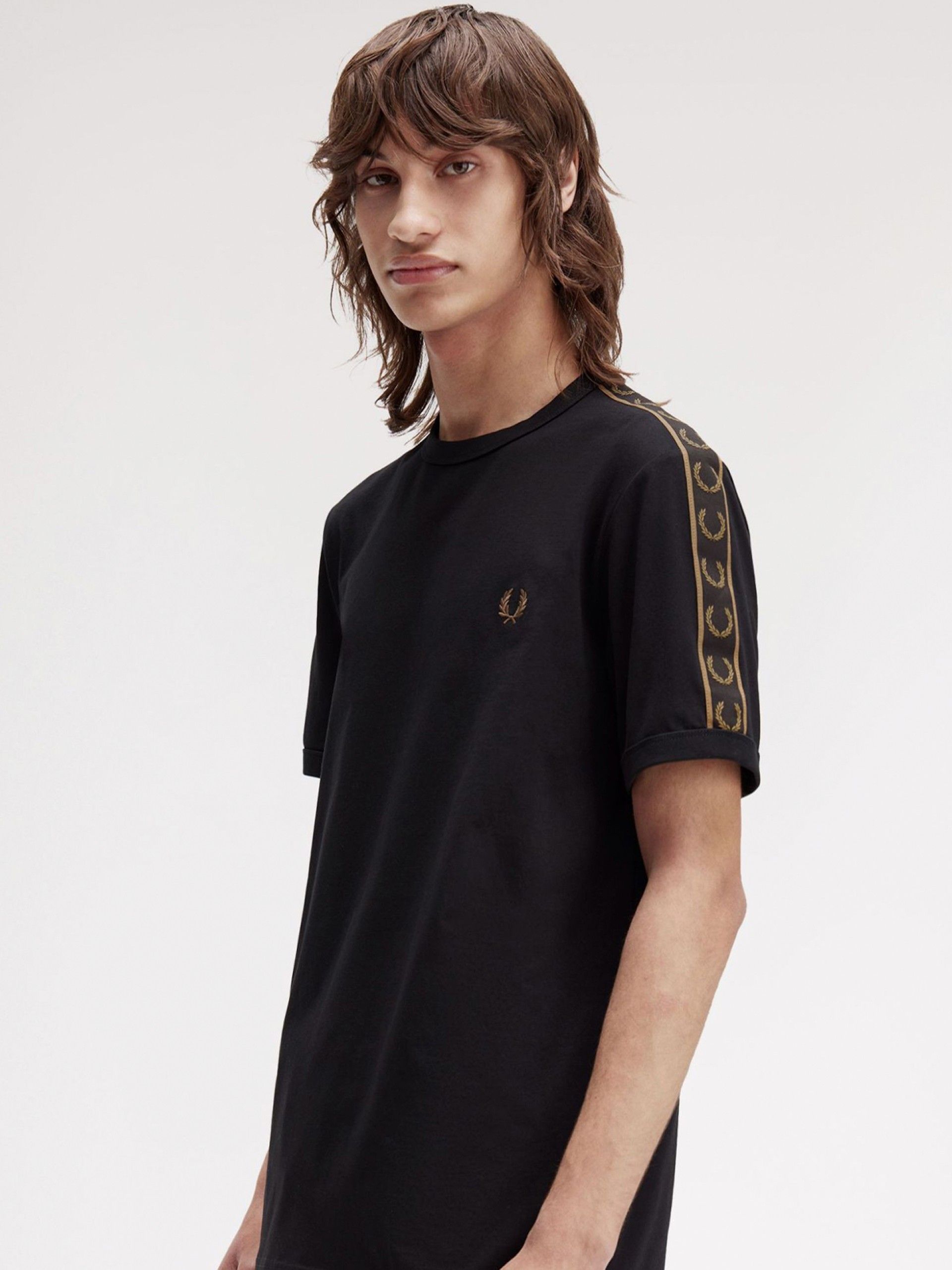 T-shirt Fred Perry Contrast Tape Ringer Preta e Dourada
