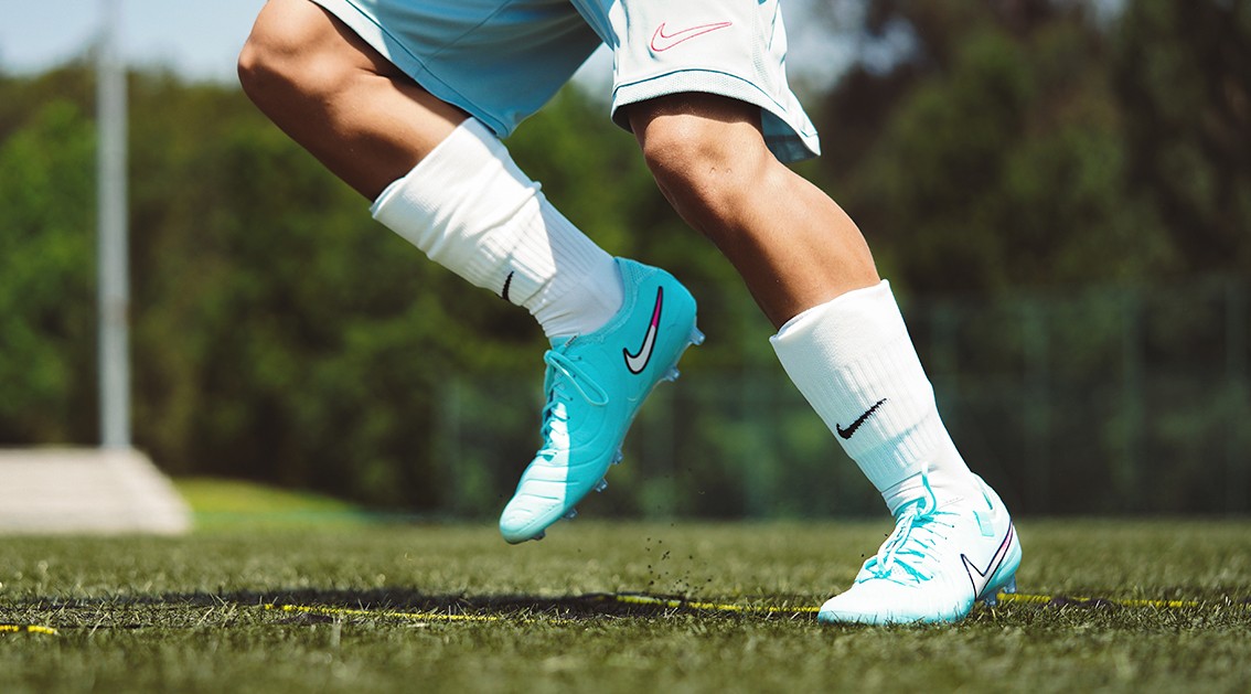 Top 5: Football boots for synthetic pitches