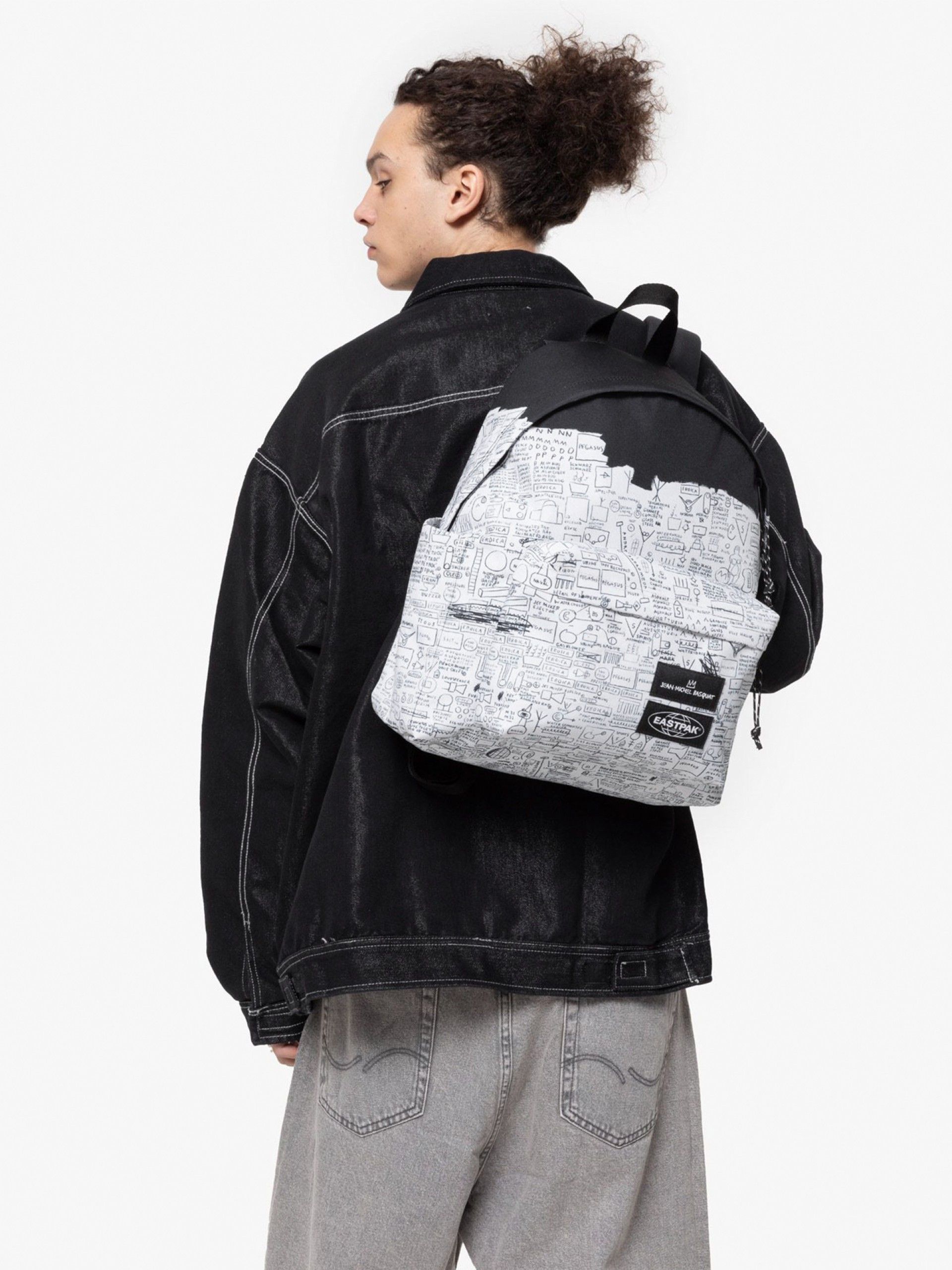 Mochila Escolar Eastpak Day Pak'R Basquiat Pegasus Preta e Branca