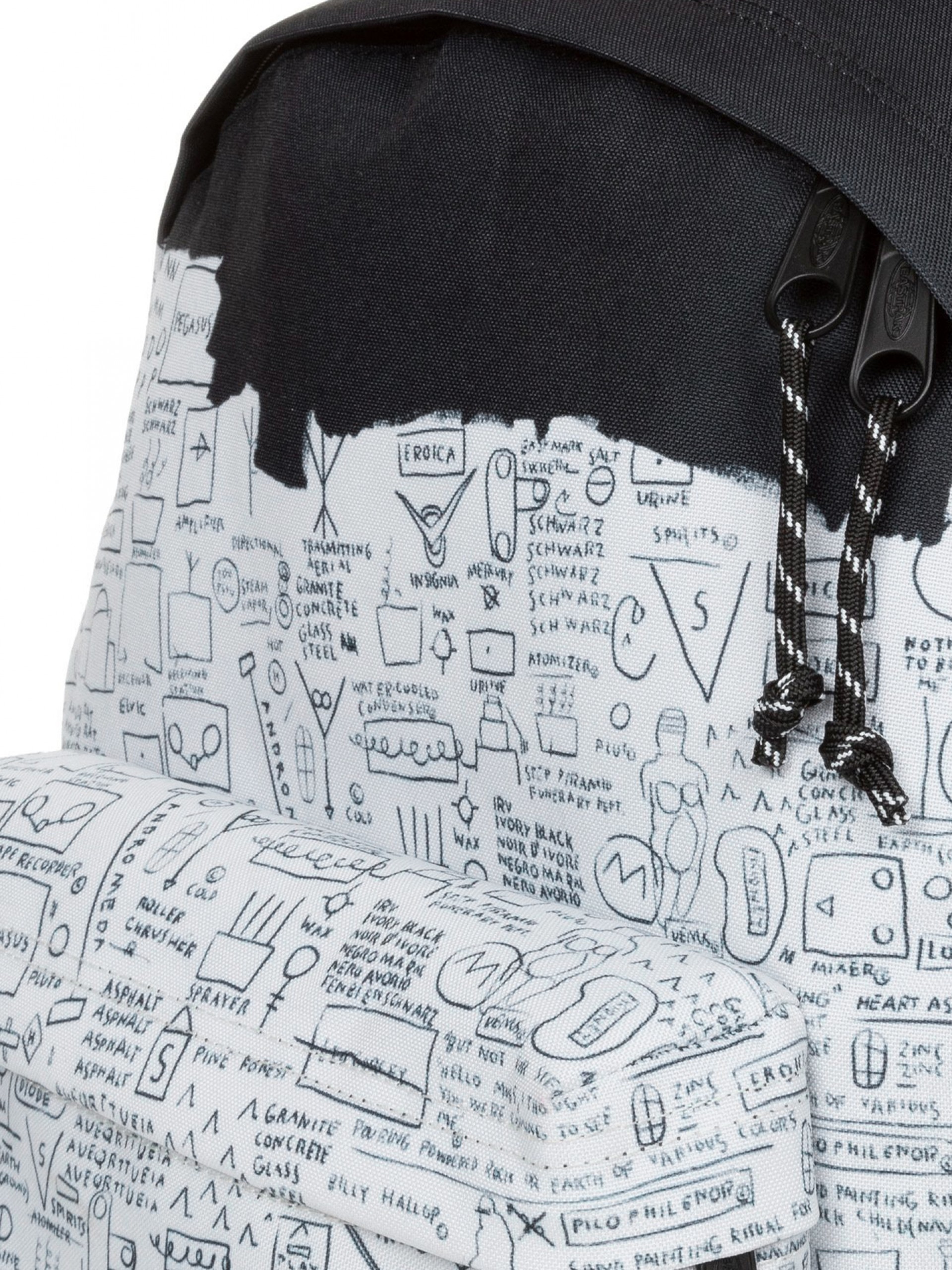 Mochila Escolar Eastpak Day Pak'R Basquiat Pegasus Preta e Branca