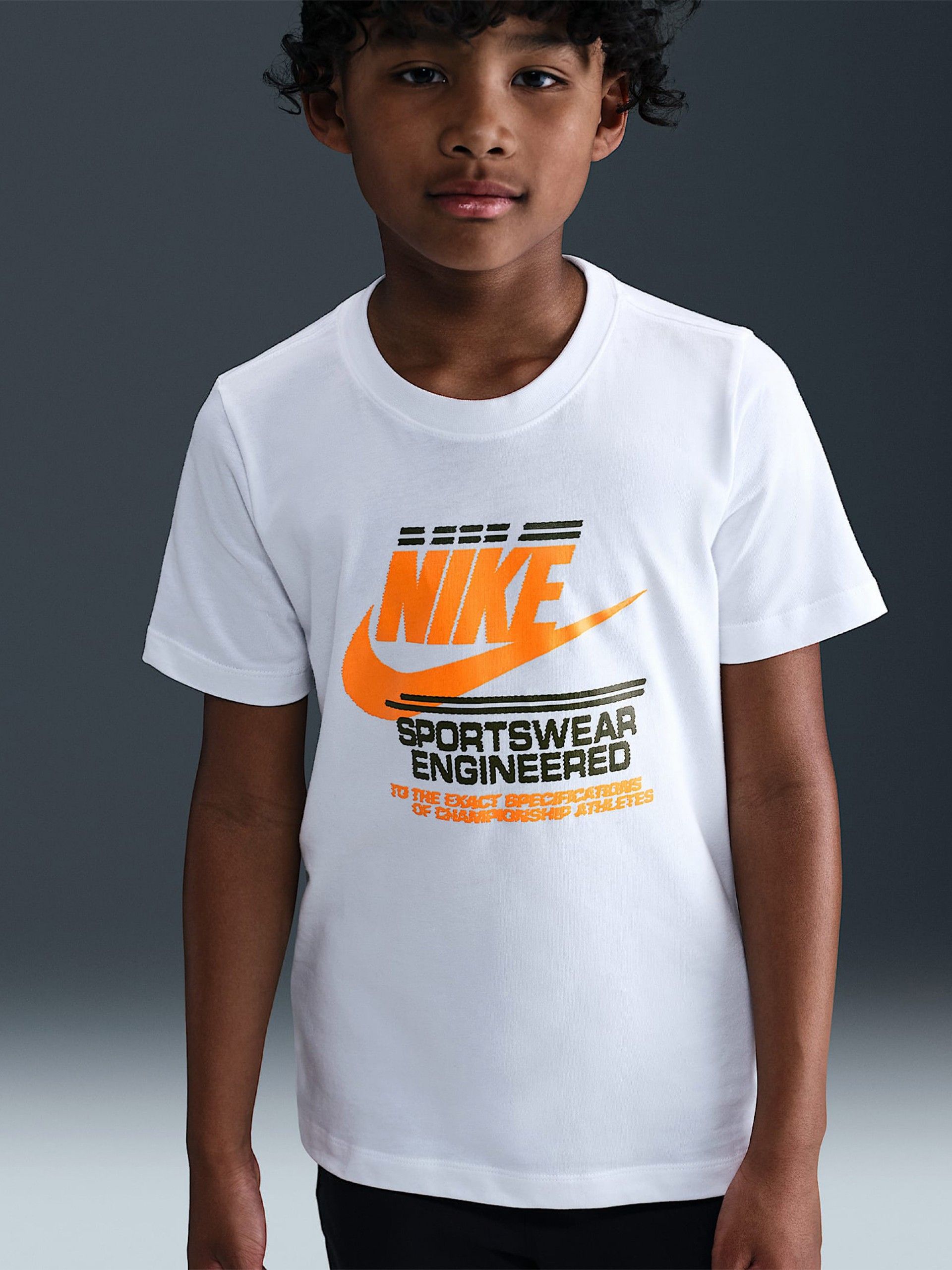 Camiseta Nike Sportswear Futura Júnior Blanca