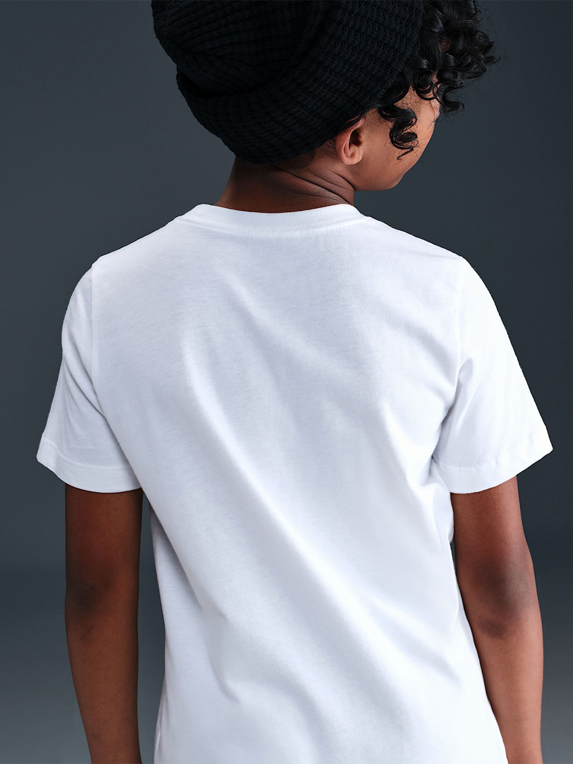 Camiseta Nike Sportswear Futura Júnior Blanca