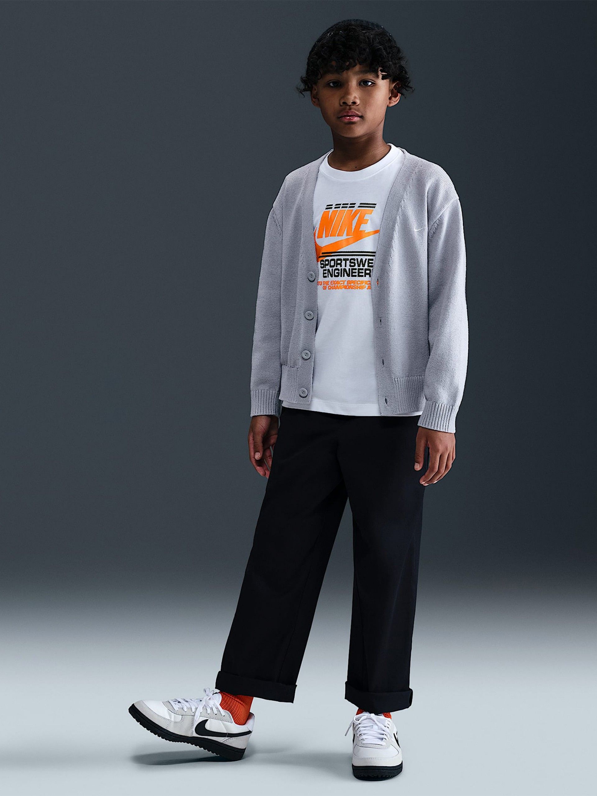 Camiseta Nike Sportswear Futura Júnior Blanca