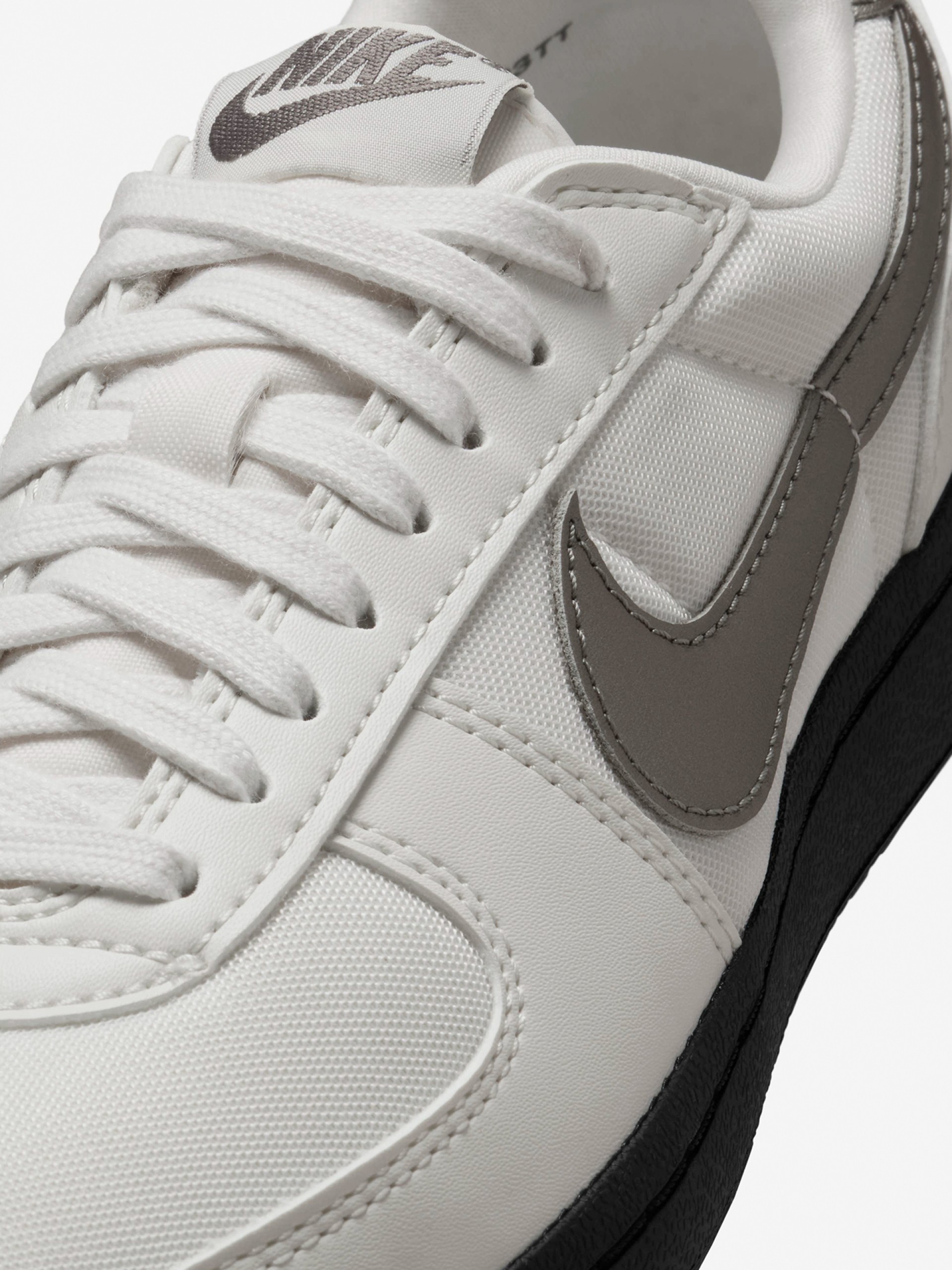 Sapatilhas Nike Field General Brancas e Prateadas Para Mulher