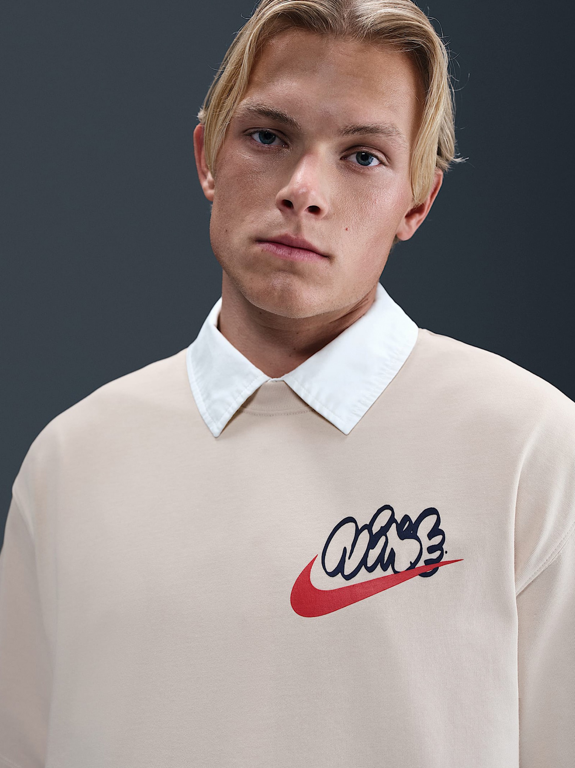 T-shirt Nike Solo Swoosh Bege Para Homem