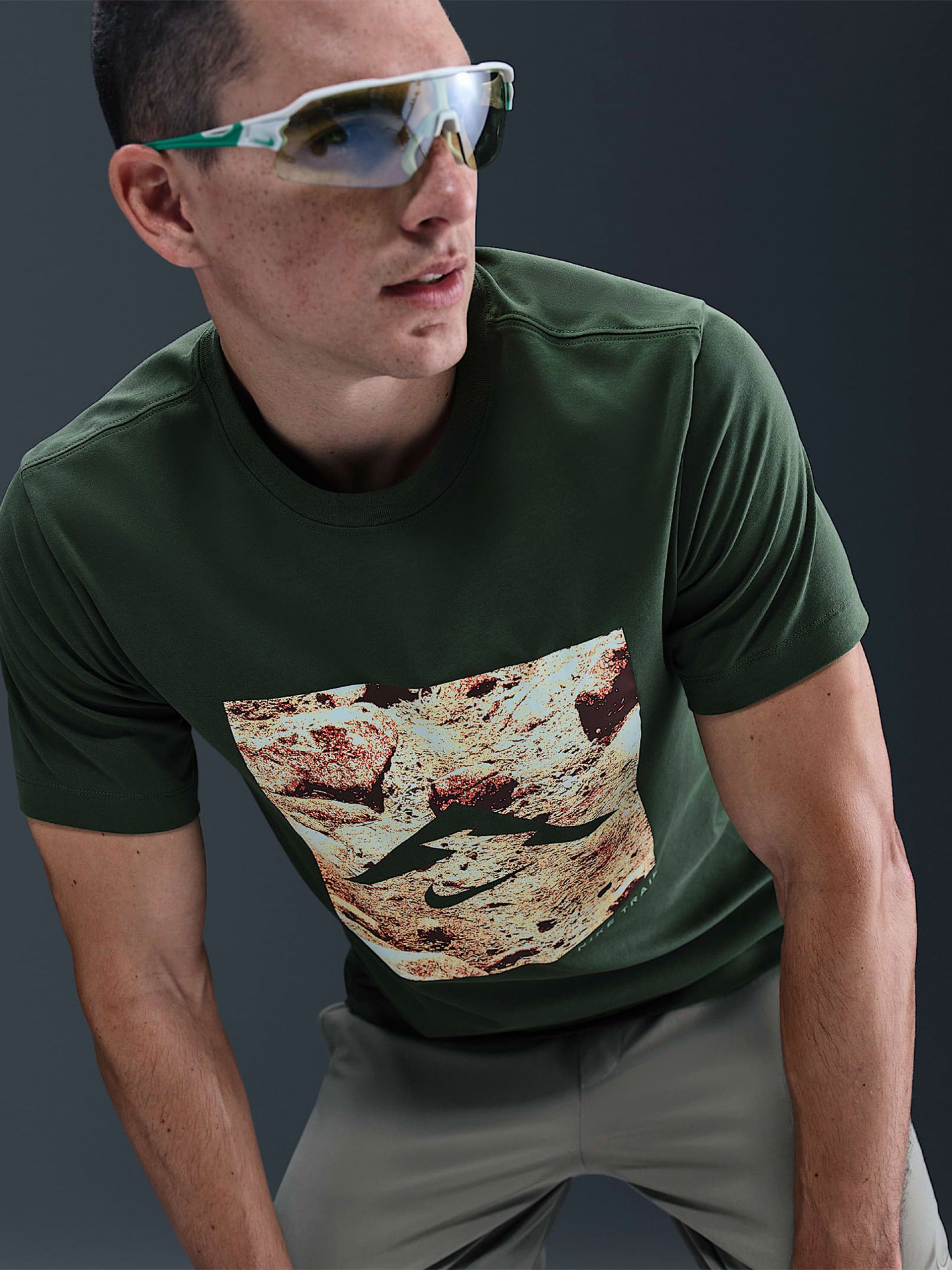 Camiseta de Trail Nike Dri-FIT Verde Para Hombre