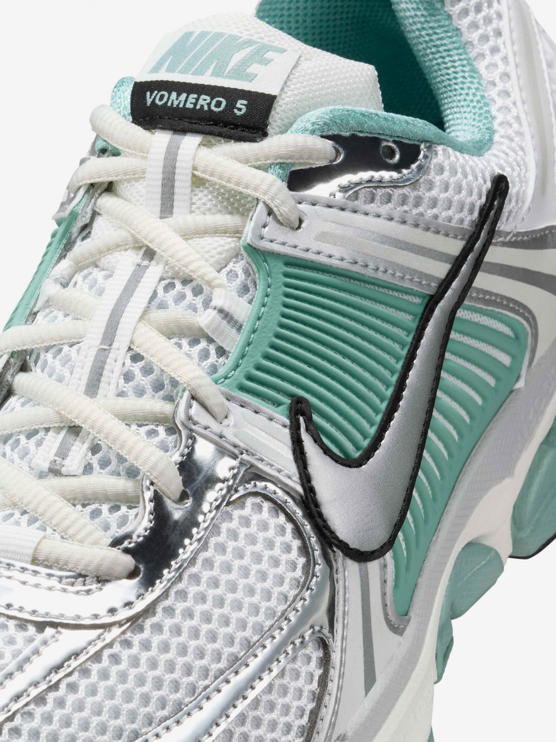 Nike Zoom Vomero 5 White and Green Sneakers For Women