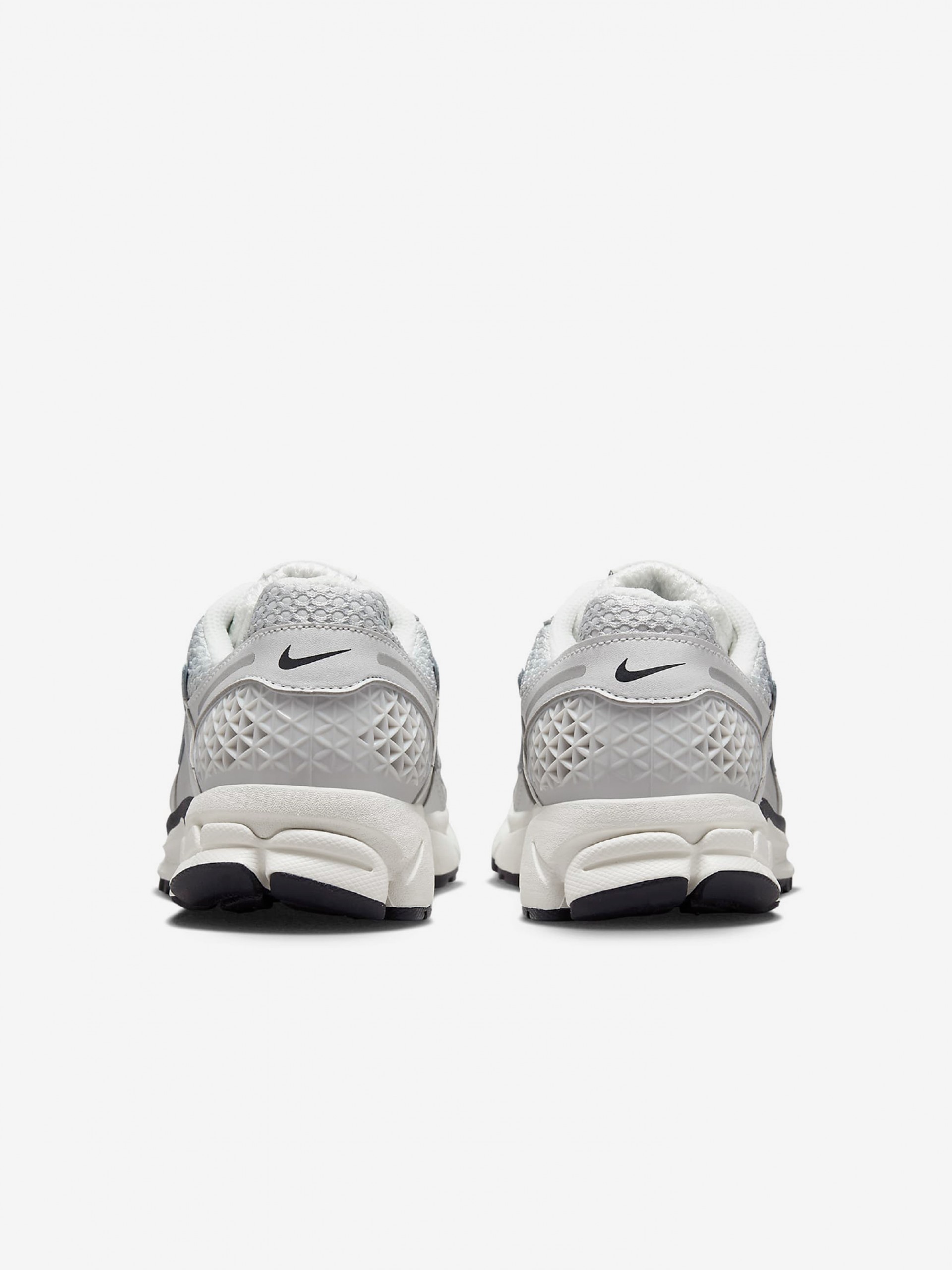 Sapatilhas Nike Zoom Vomero 5 Cinzentas e Prateadas Para Mulher