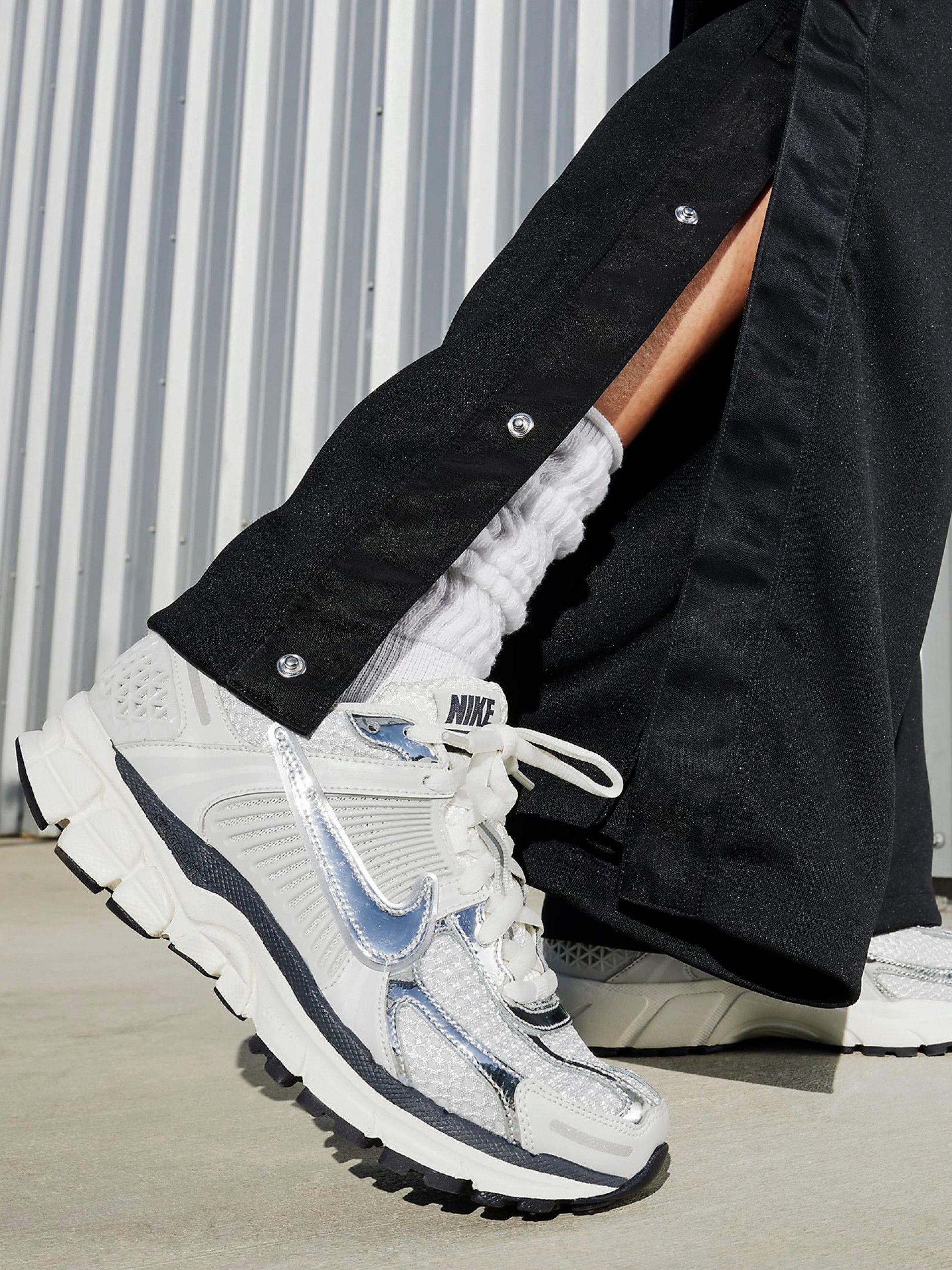 Sapatilhas Nike Zoom Vomero 5 Cinzentas e Prateadas Para Mulher