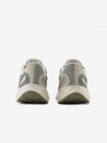 Sapatilhas New Balance Fresh Foam Arishi v4 TIRALUX Cinzentas e Bege Para Mulher