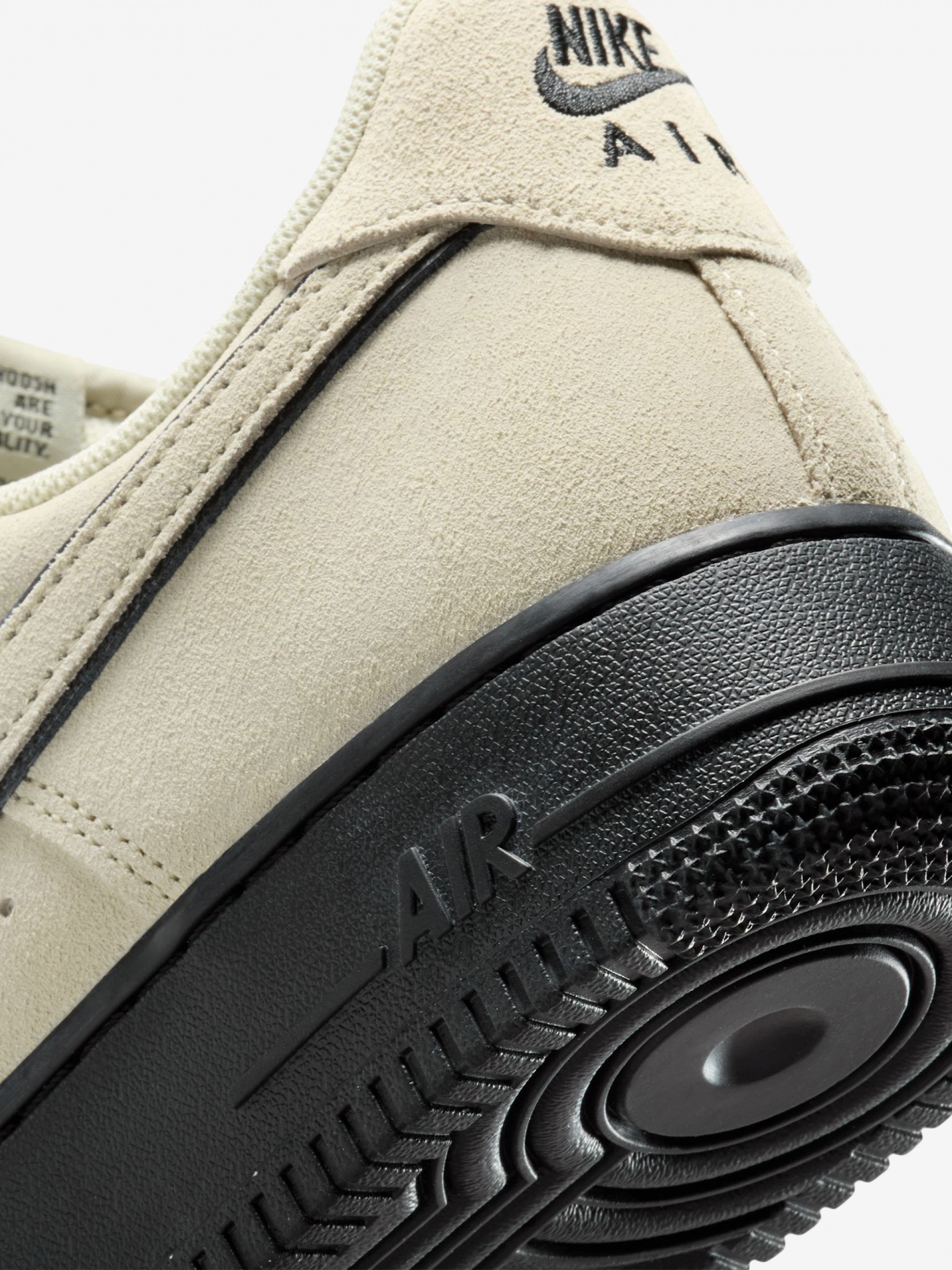 Sapatilhas Nike Air Force 1 07 LV8 Bege Em Camurça Para Homem