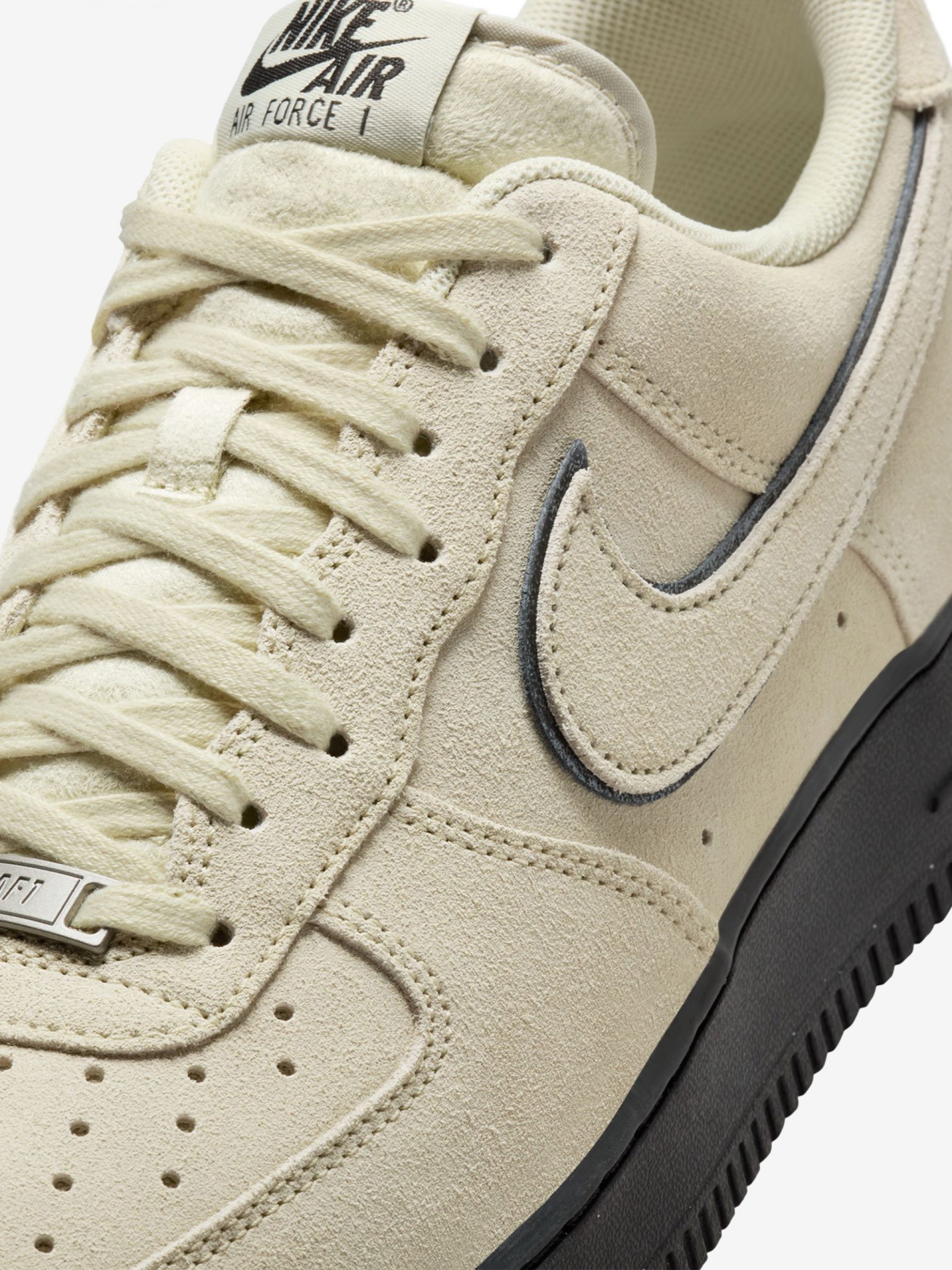 Sapatilhas Nike Air Force 1 07 LV8 Bege Em Camurça Para Homem