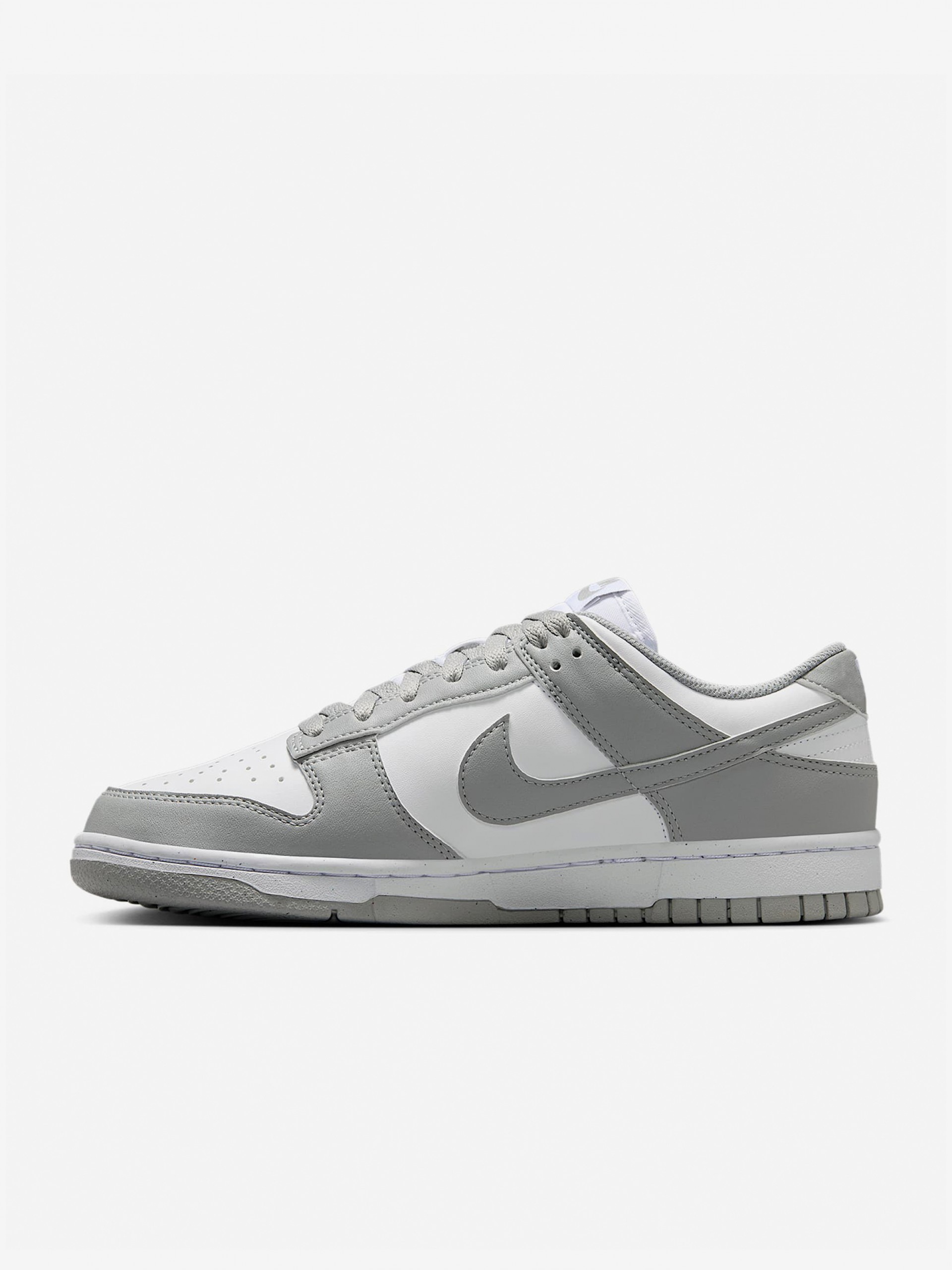 Zapatillas Nike Dunk Low Next Nature Grises y Blancas Para Mujer