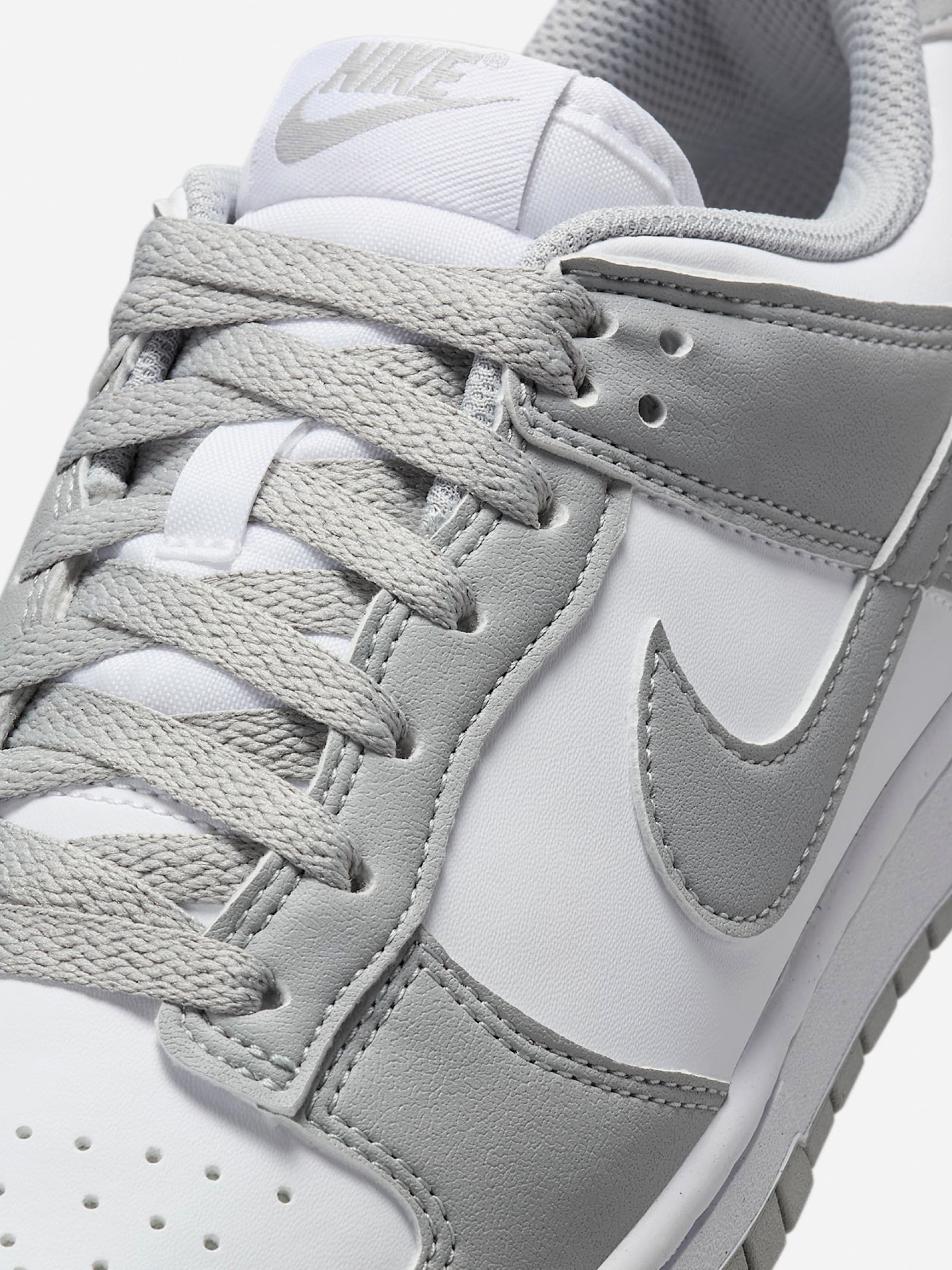 Zapatillas Nike Dunk Low Next Nature Grises y Blancas Para Mujer