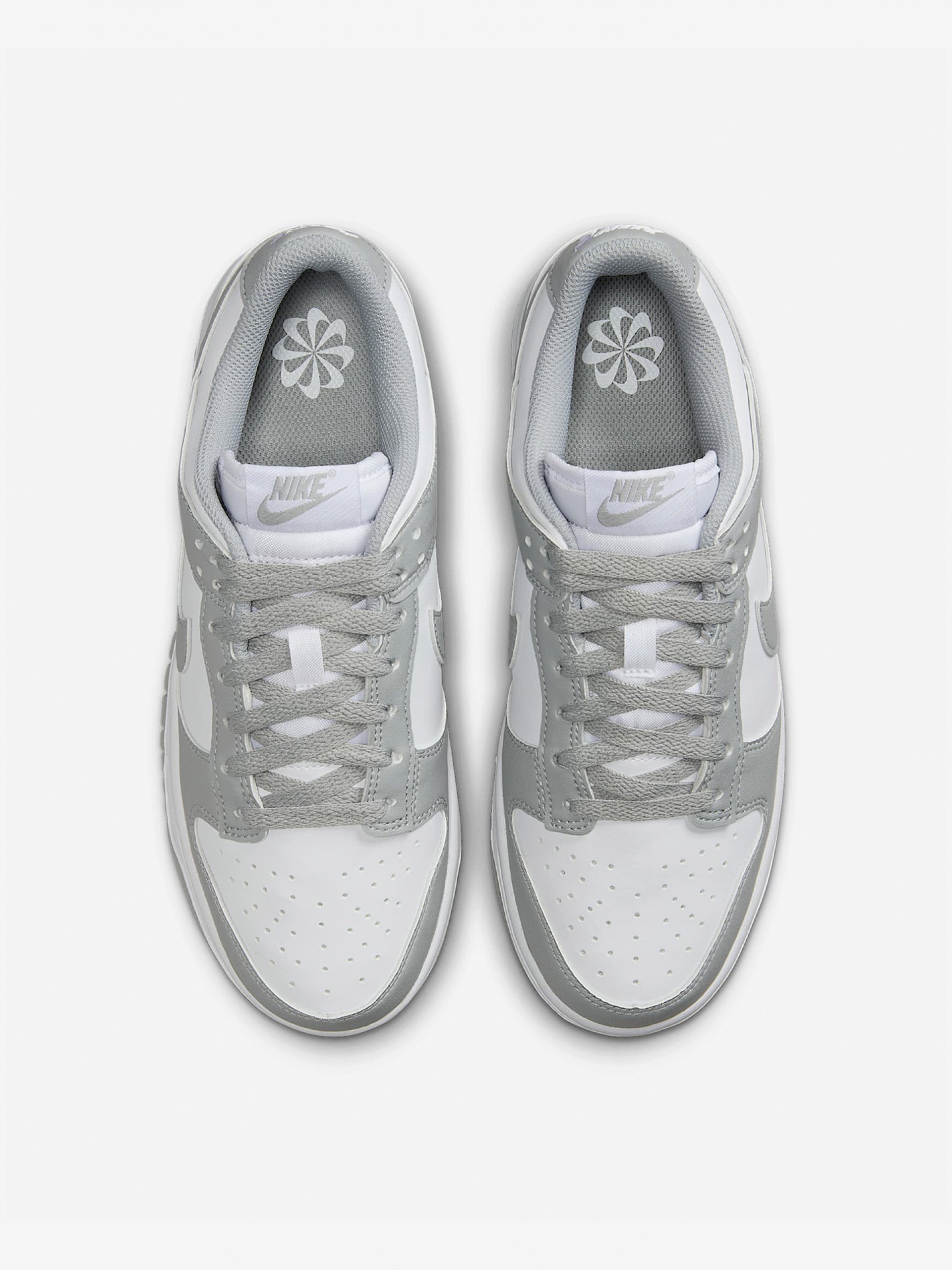 Zapatillas Nike Dunk Low Next Nature Grises y Blancas Para Mujer