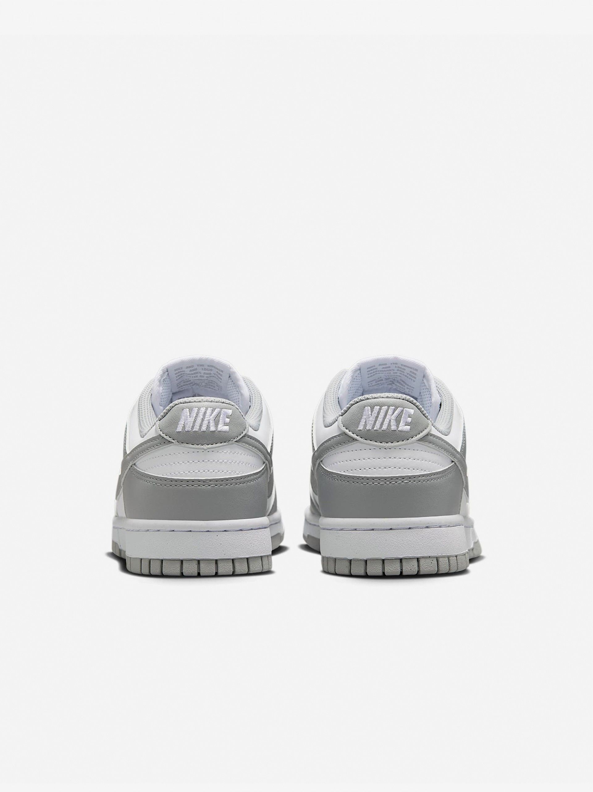 Zapatillas Nike Dunk Low Next Nature Grises y Blancas Para Mujer