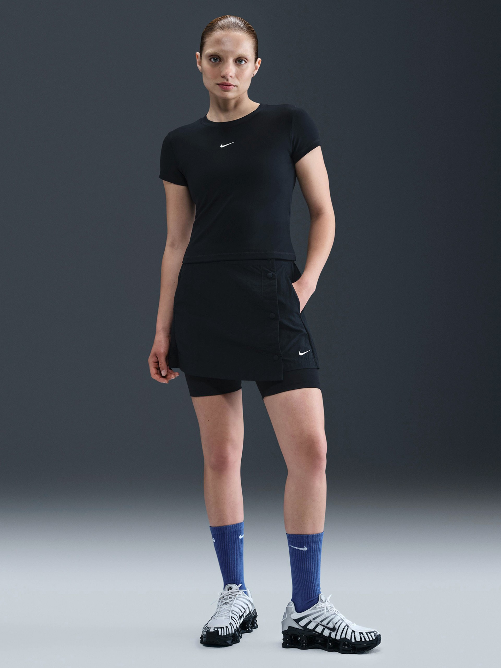 T-shirt Nike Sportswear Crop Preta Para Mulher