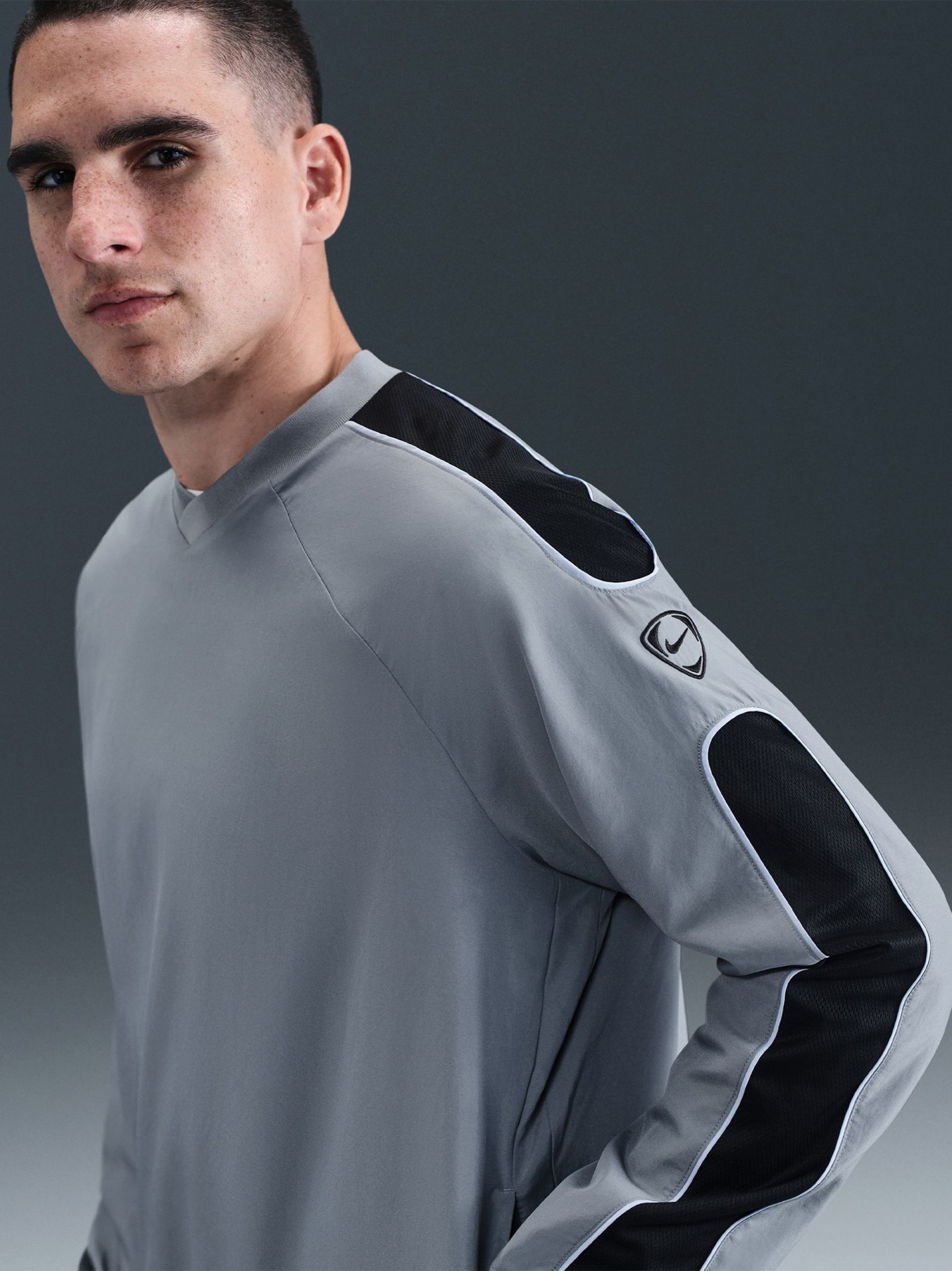 Sudadera de Fútbol Nike Academy+ Dri-FIT Gris y Negra Para Hombre