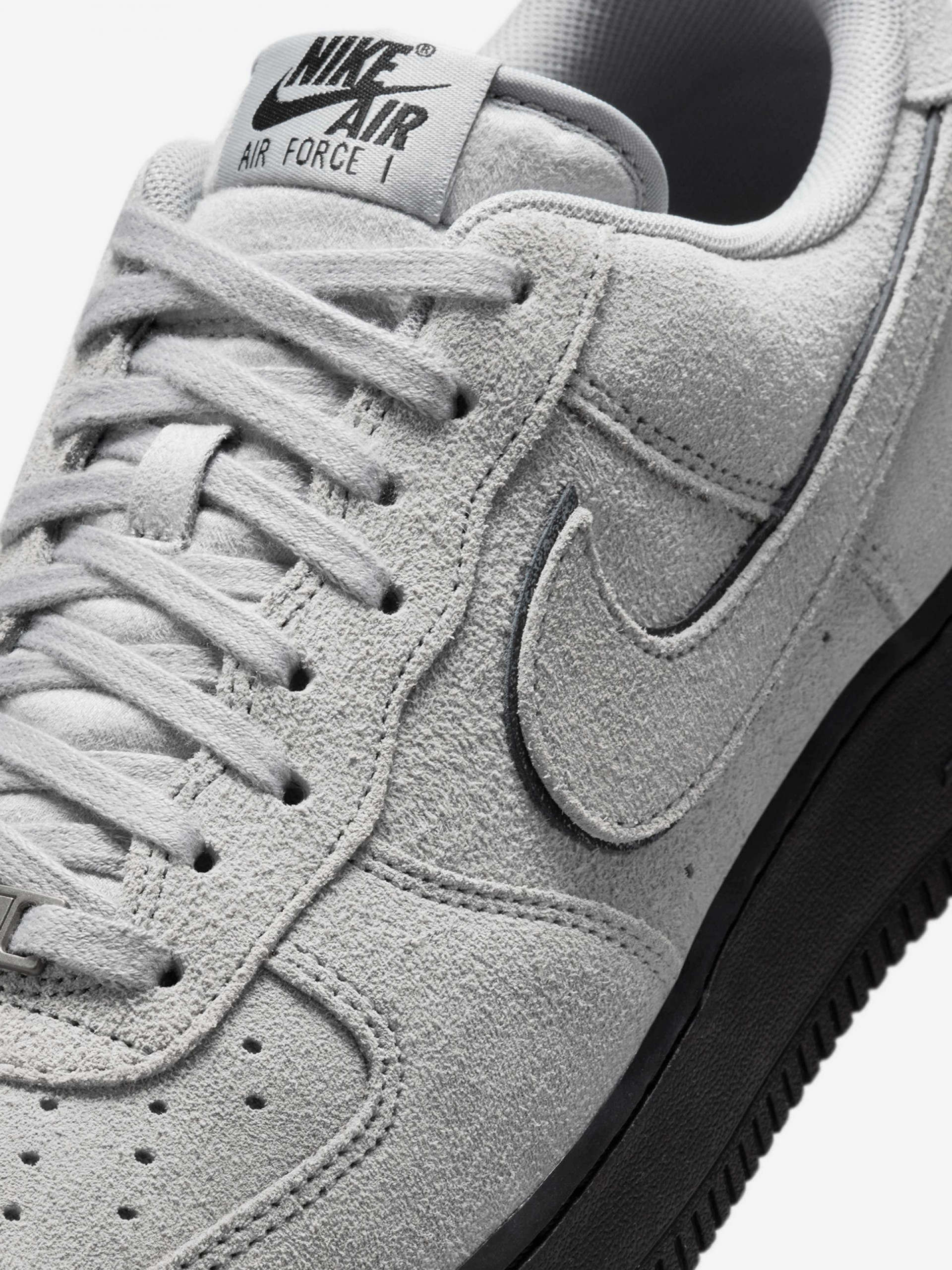 Sapatilhas Nike Air Force 1 07 LV8 Cinzentas Em Camurça Para Homem