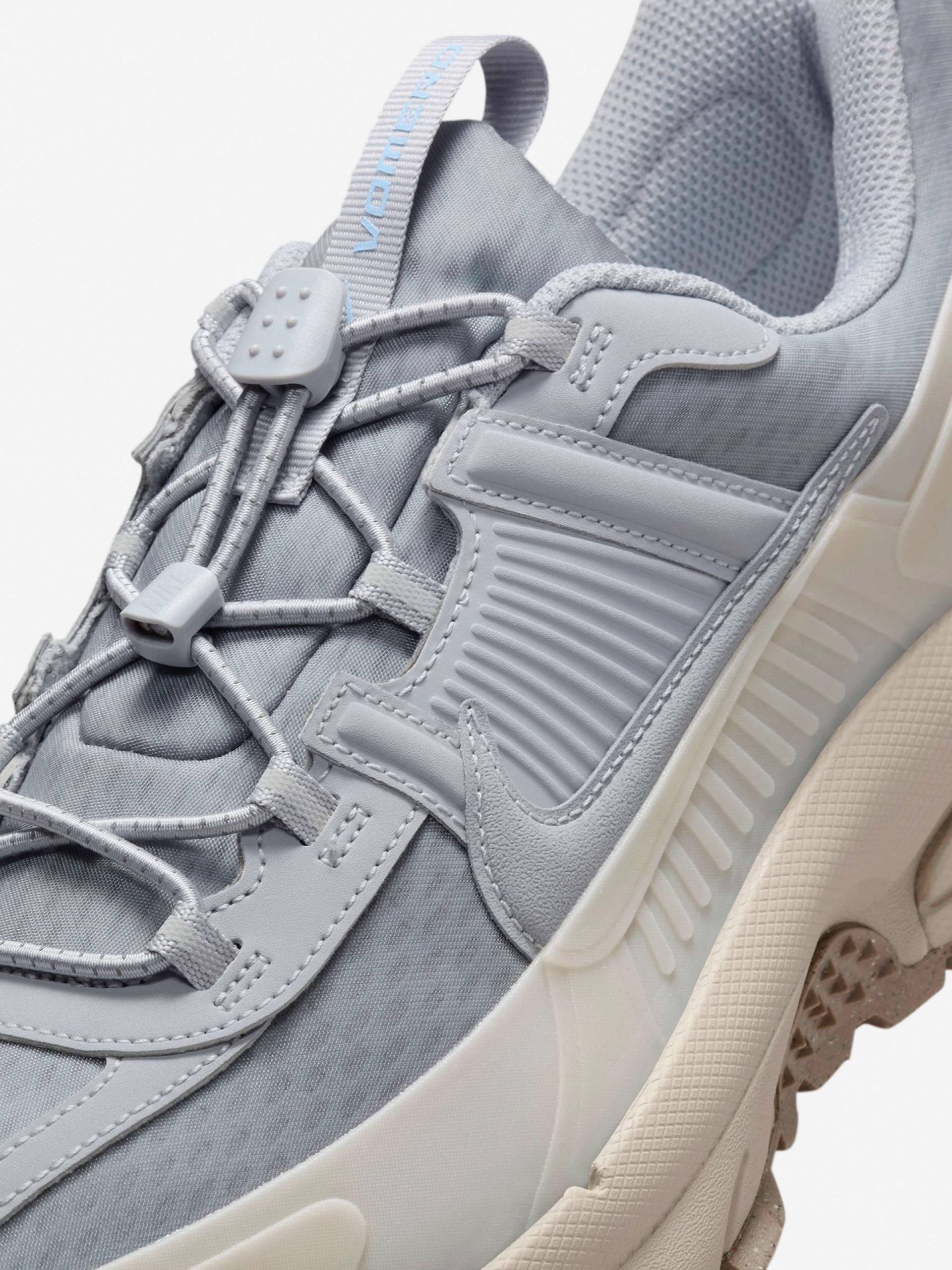 Zapatillas Nike Zoom Vomero Roam Grises y Beige Para Hombre