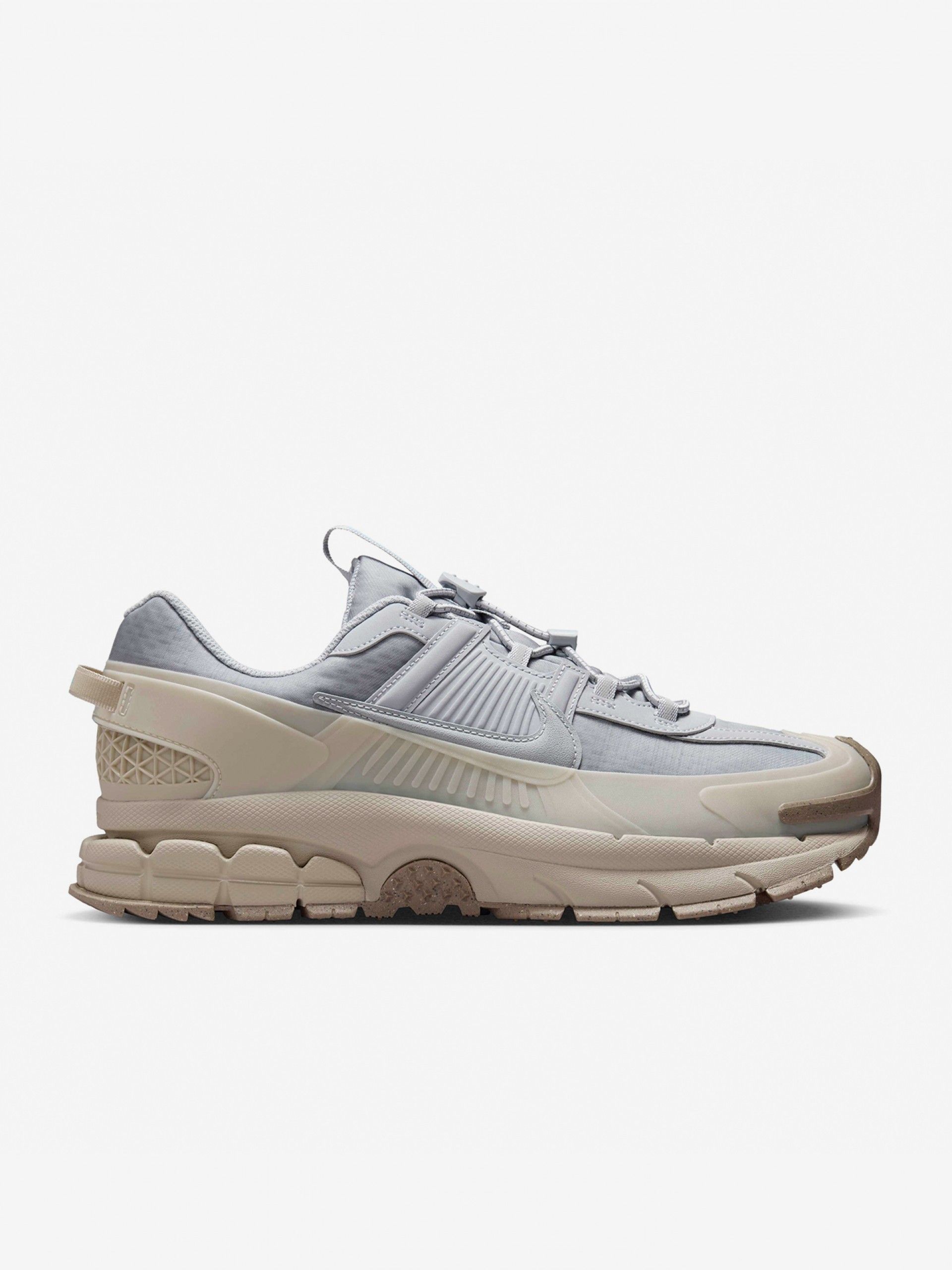 Zapatillas Nike Zoom Vomero Roam Grises y Beige Para Hombre