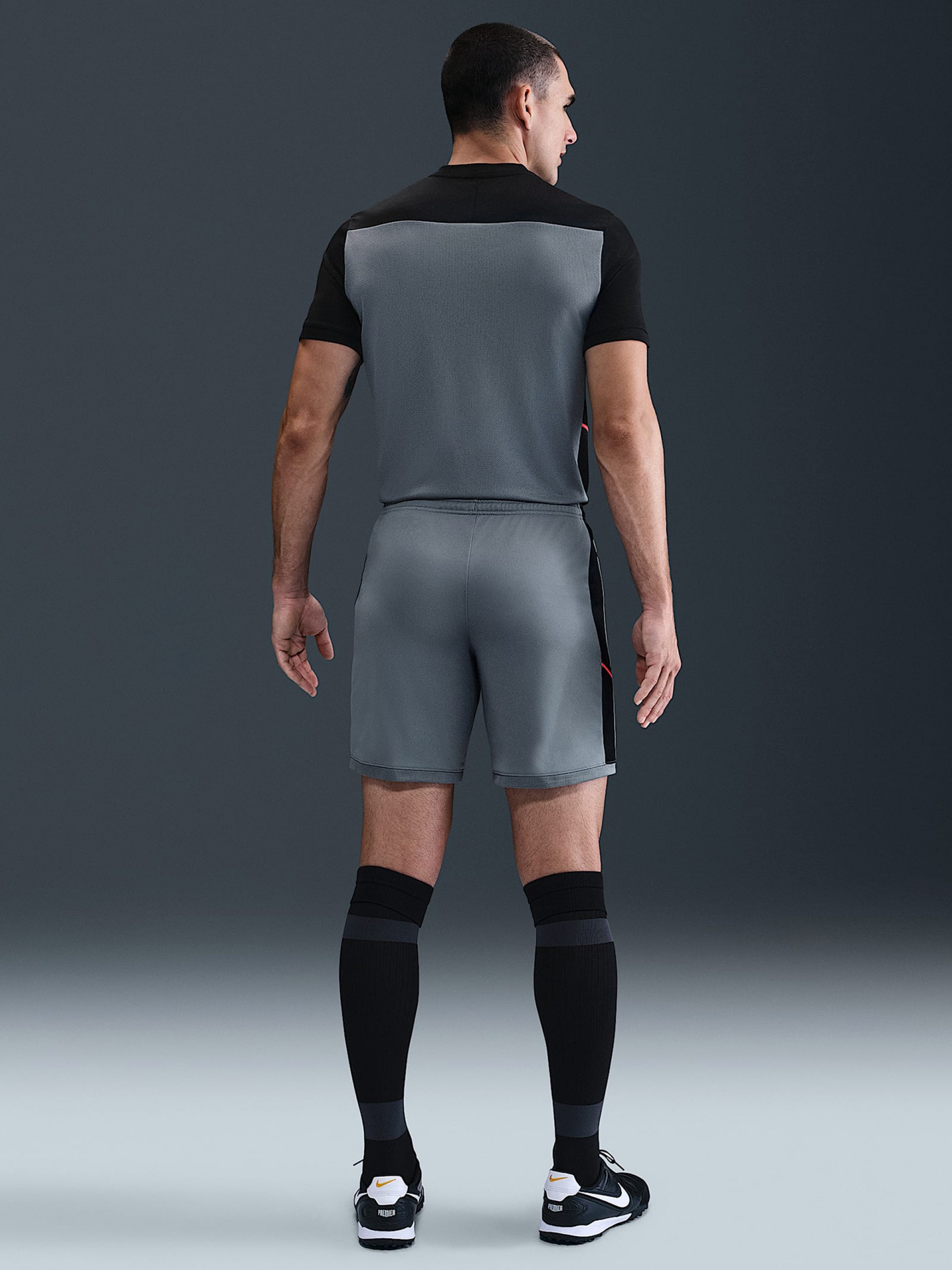 T-shirt de Futebol Nike Academy Dri-FIT Cinzenta e Preta Para Homem