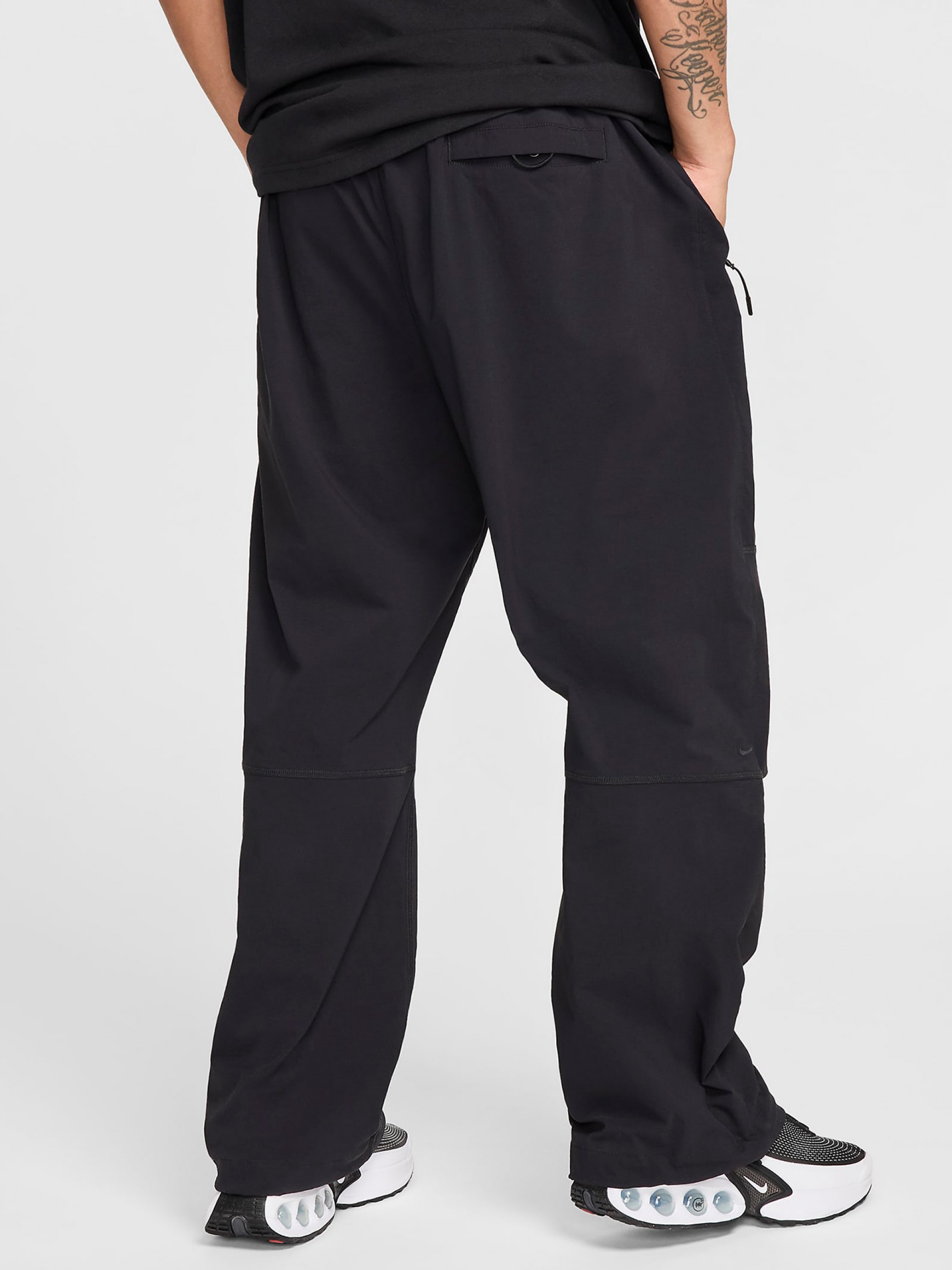 Calças Nike Tech Woven Oversized Pretas Para Homem