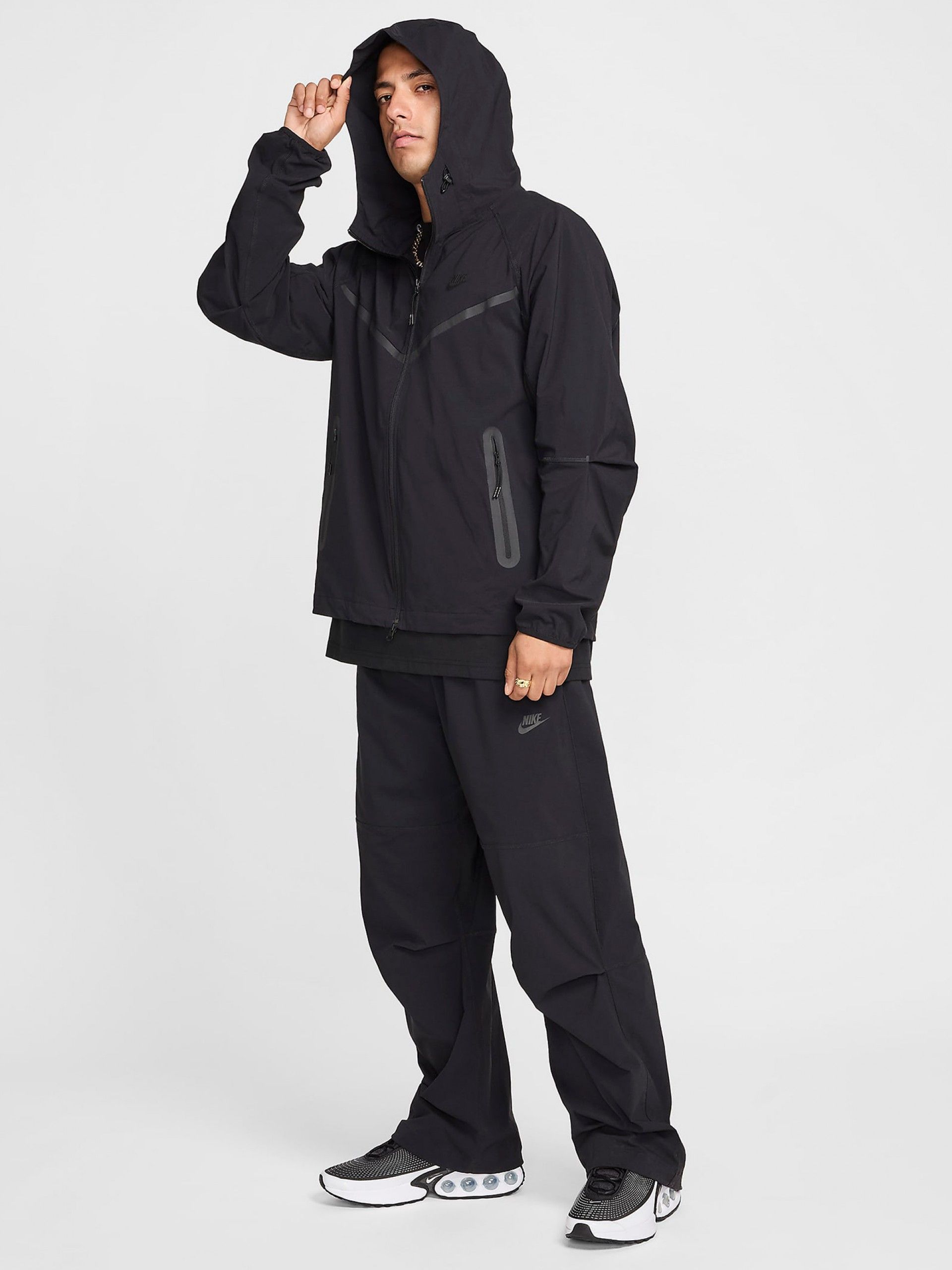 Calças Nike Tech Woven Oversized Pretas Para Homem