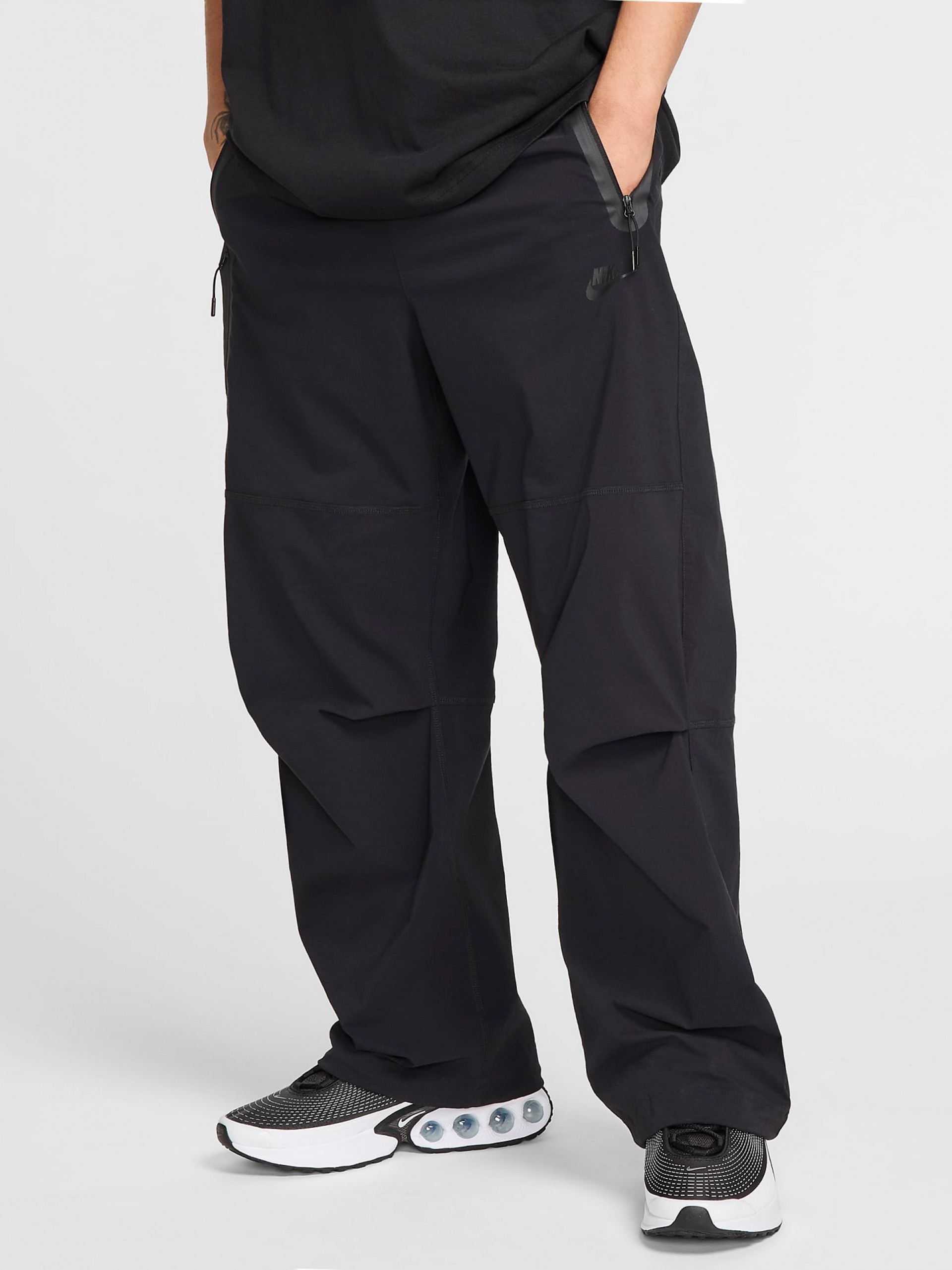 Calças Nike Tech Woven Oversized Pretas Para Homem
