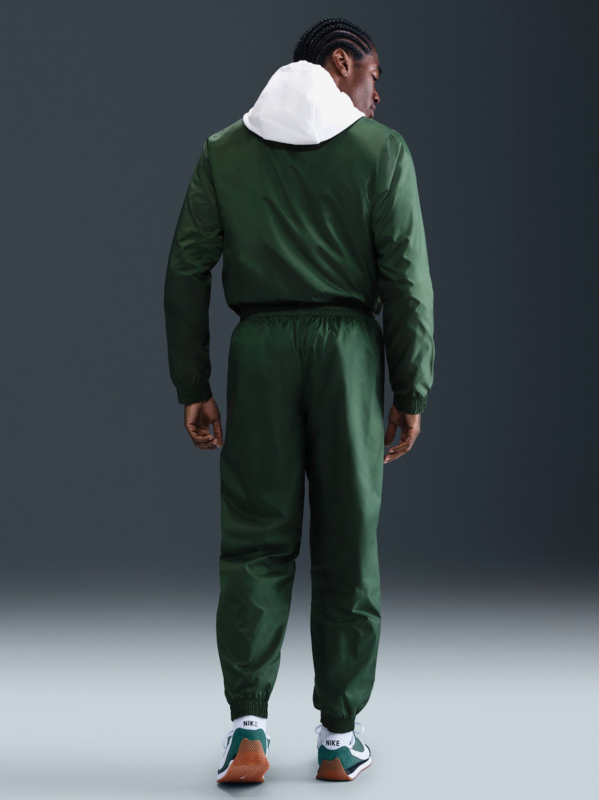 Chándal Nike Club Woven Verde y Beige Para Hombre
