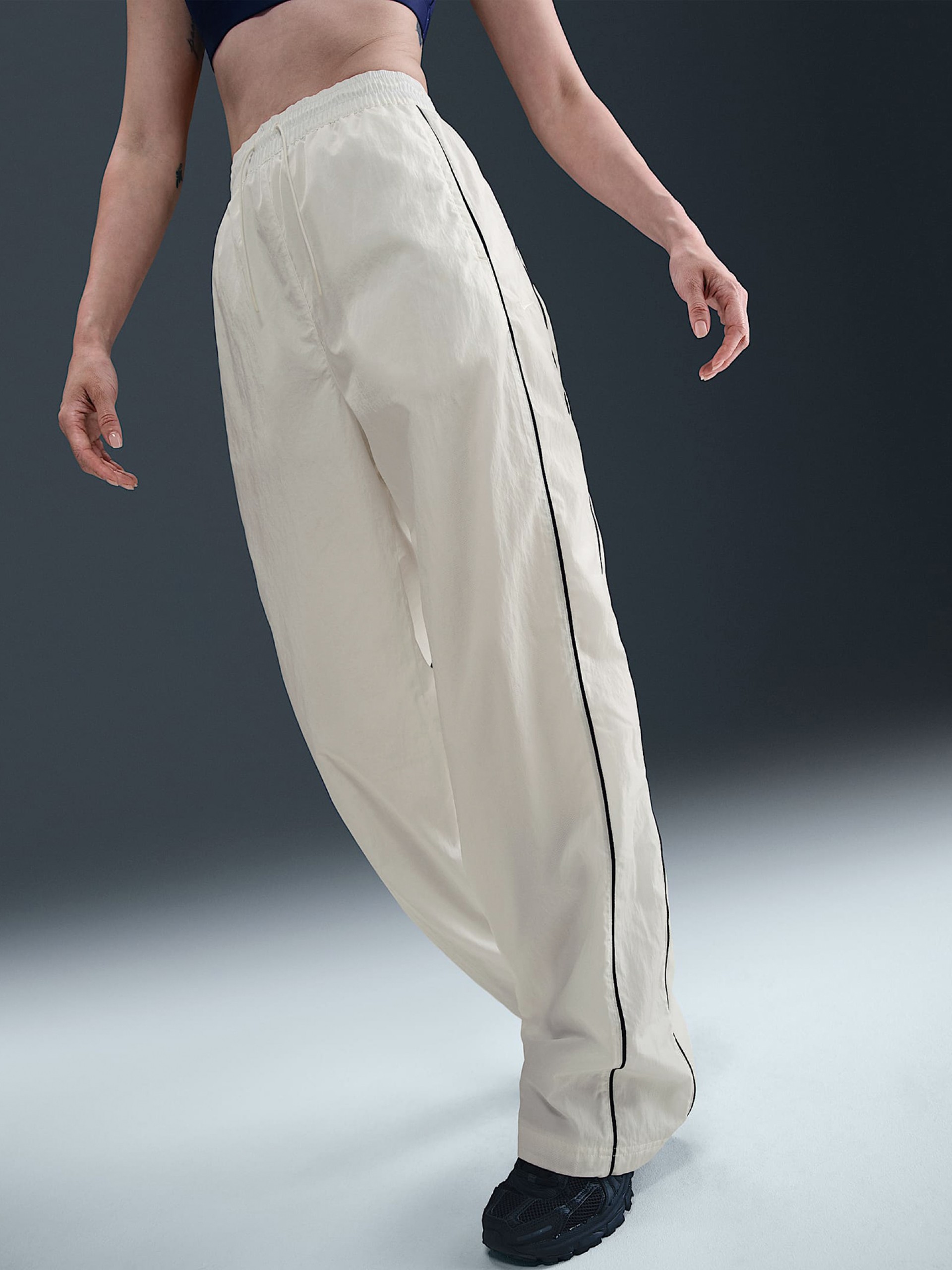 Calças Nike Windrunner Woven High Rise Brancas e Pretas Para Mulher